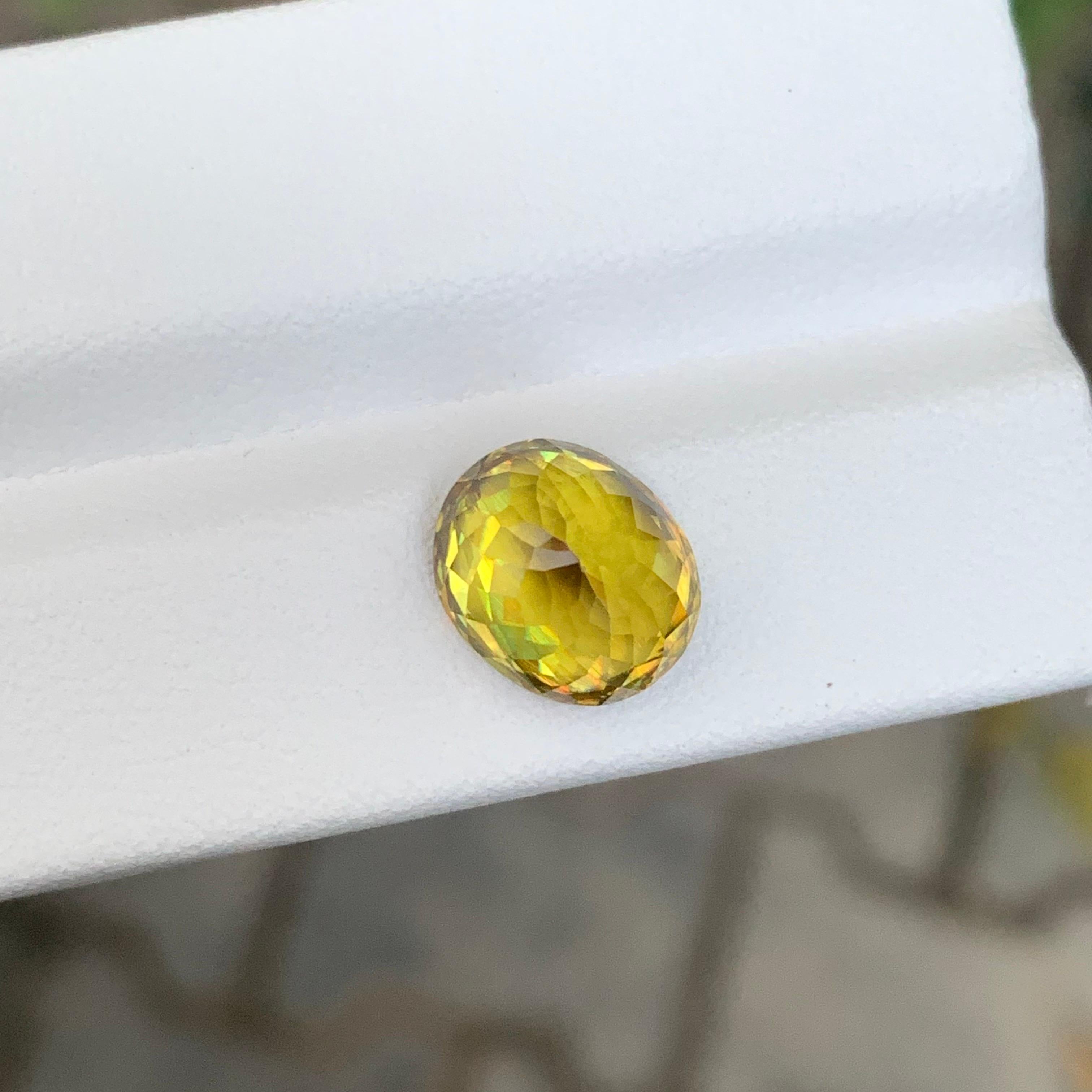 AGA-zertifiziert 5,49 Karat natürlicher loser Feuereffekt Sphen / Titanit im Angebot 9