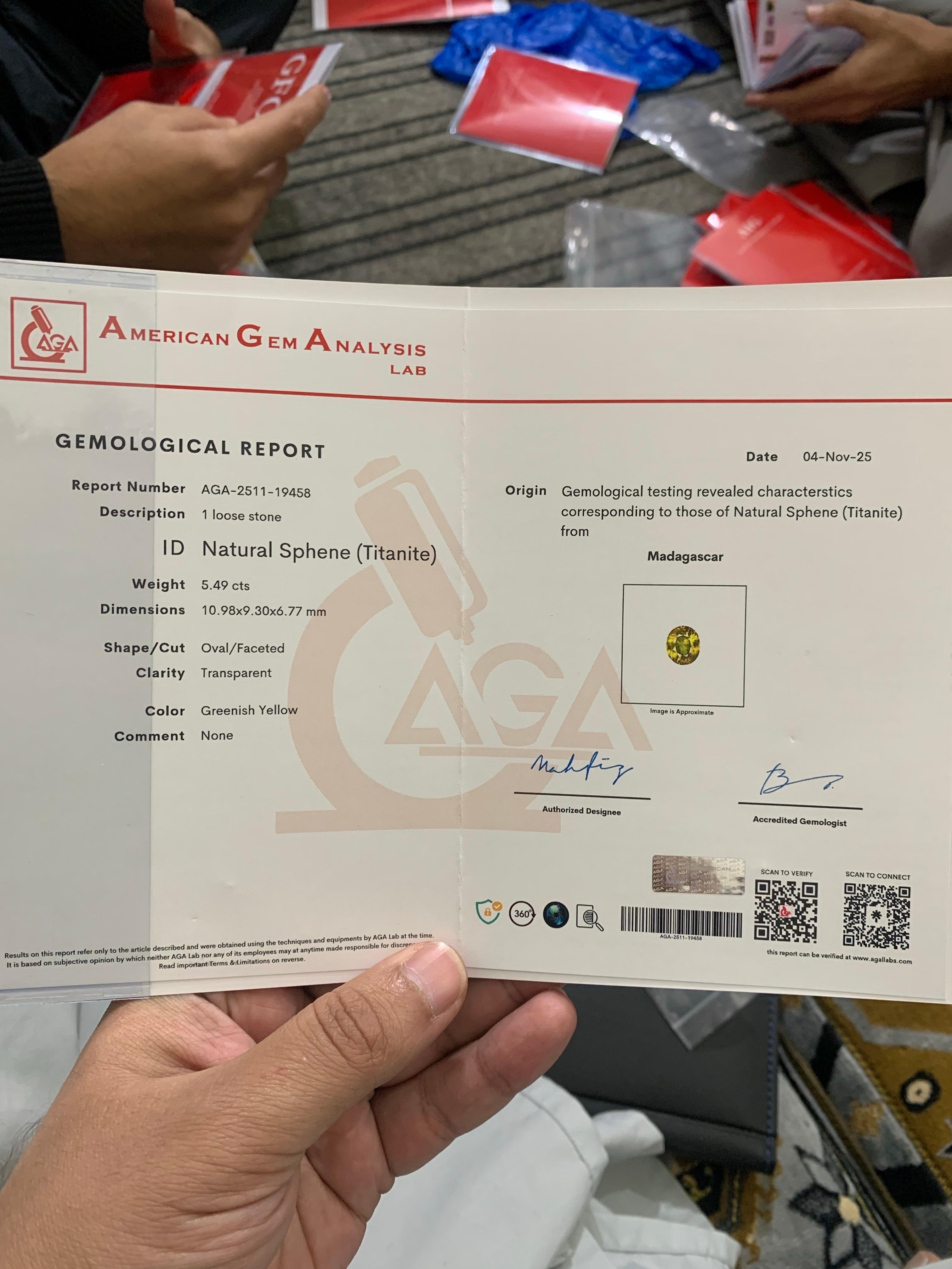 AGA-zertifiziert 5,49 Karat natürlicher loser Feuereffekt Sphen / Titanit im Angebot 10