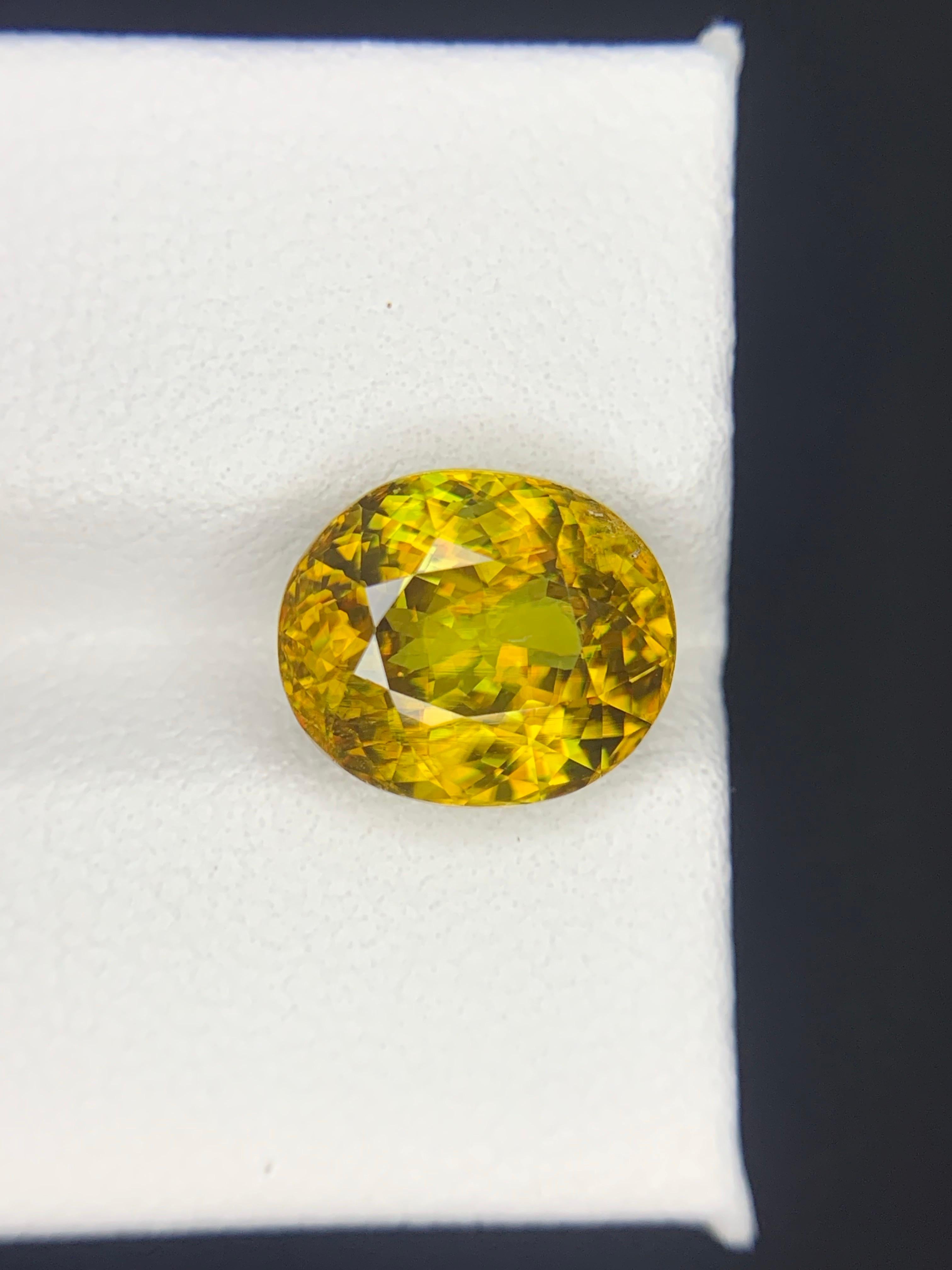 AGA-zertifiziert 5,49 Karat natürlicher loser Feuereffekt Sphen / Titanit (Ovalschliff) im Angebot