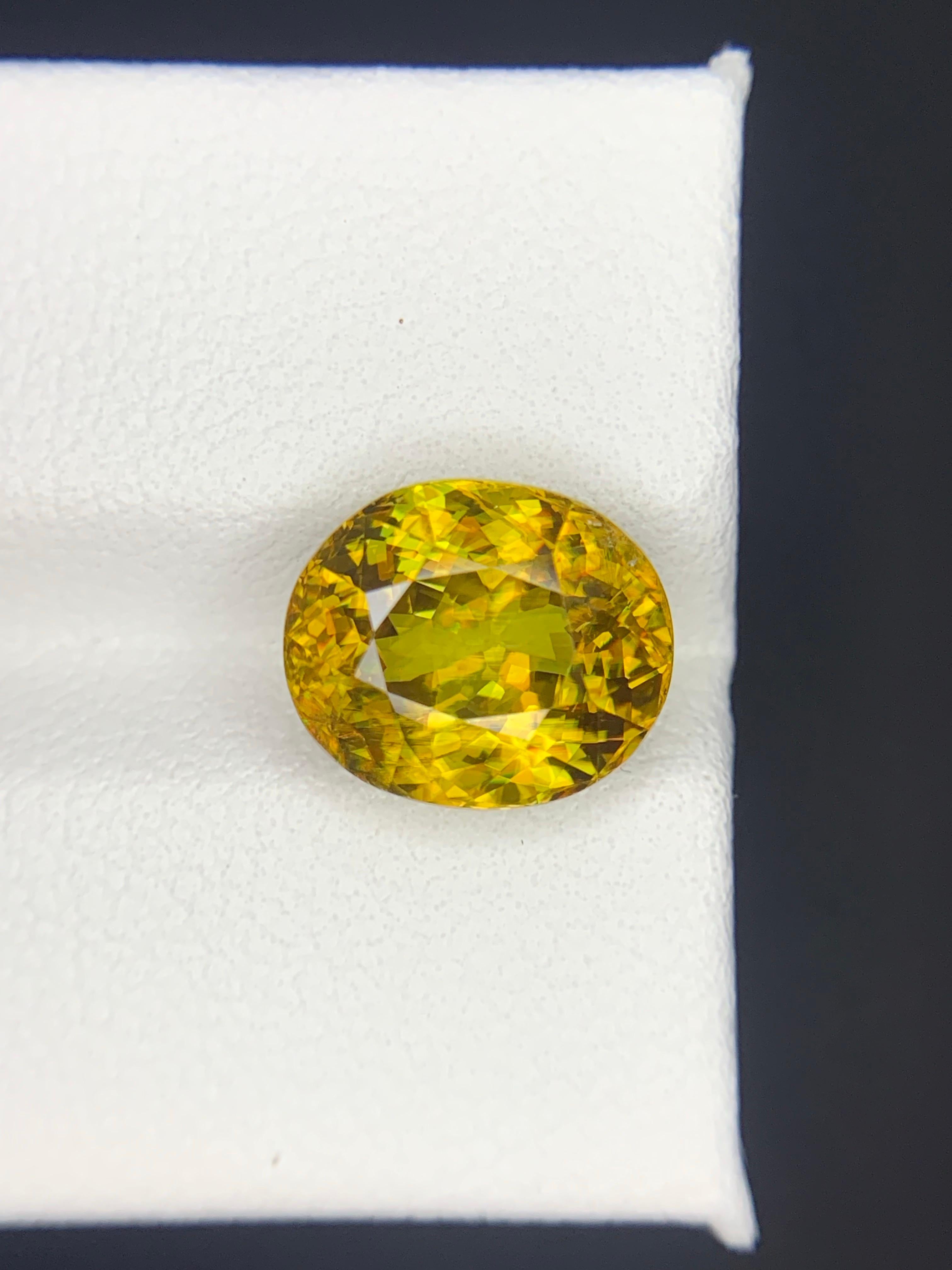 AGA-zertifiziert 5,49 Karat natürlicher loser Feuereffekt Sphen / Titanit im Zustand „Neu“ im Angebot in Peshawar, PK