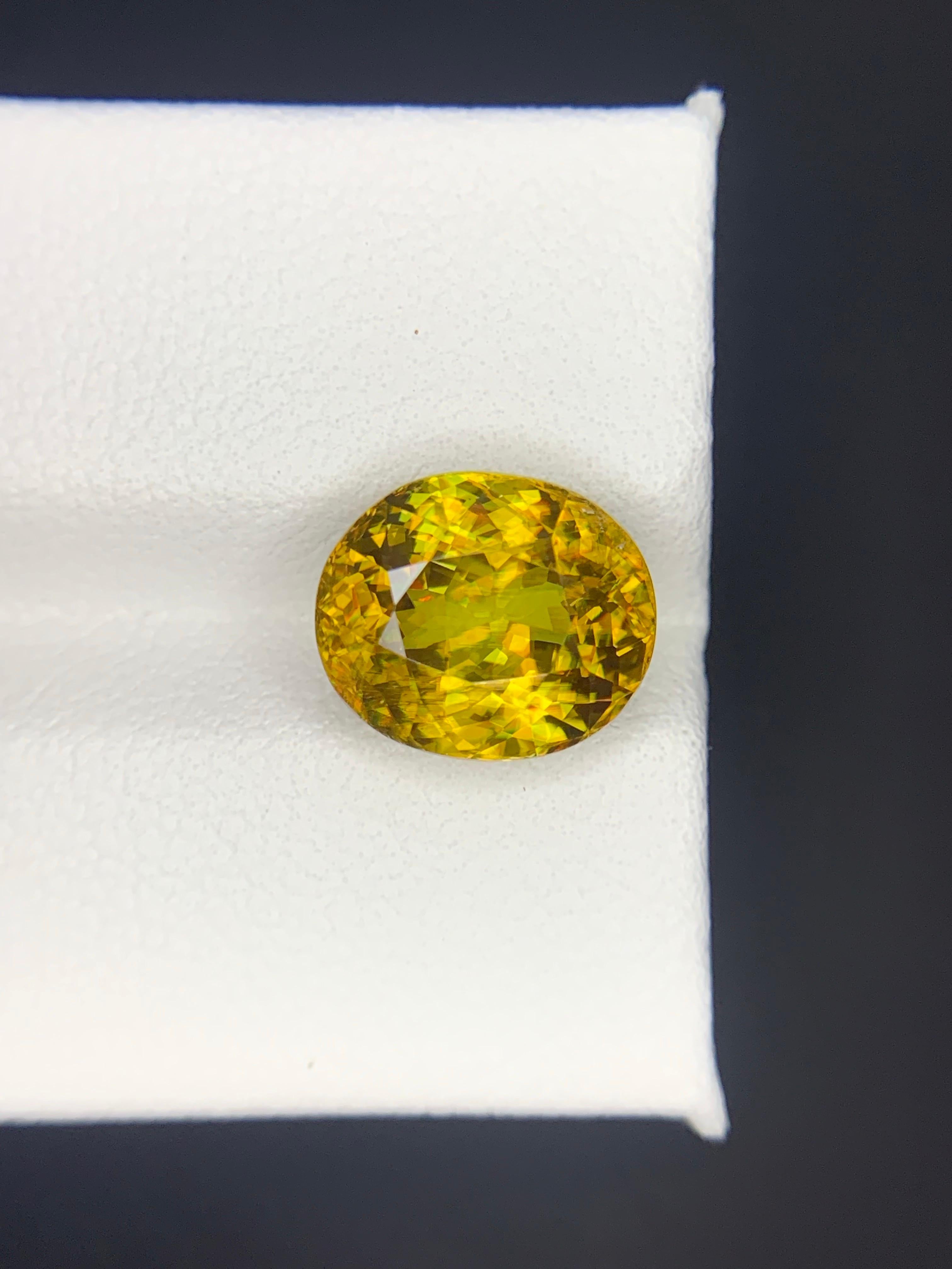 AGA-zertifiziert 5,49 Karat natürlicher loser Feuereffekt Sphen / Titanit für Damen oder Herren im Angebot