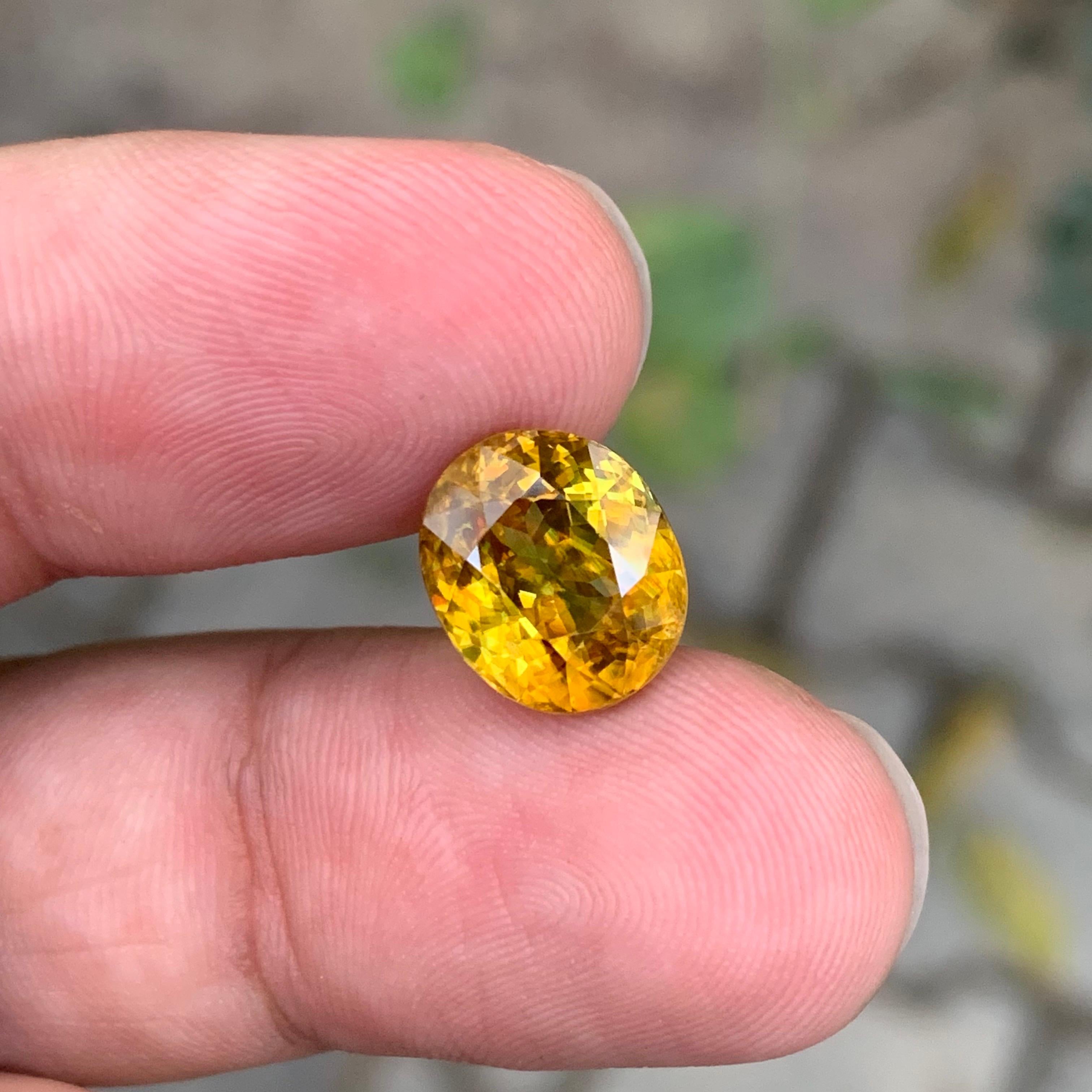 AGA-zertifiziert 5,49 Karat natürlicher loser Feuereffekt Sphen / Titanit im Angebot 1