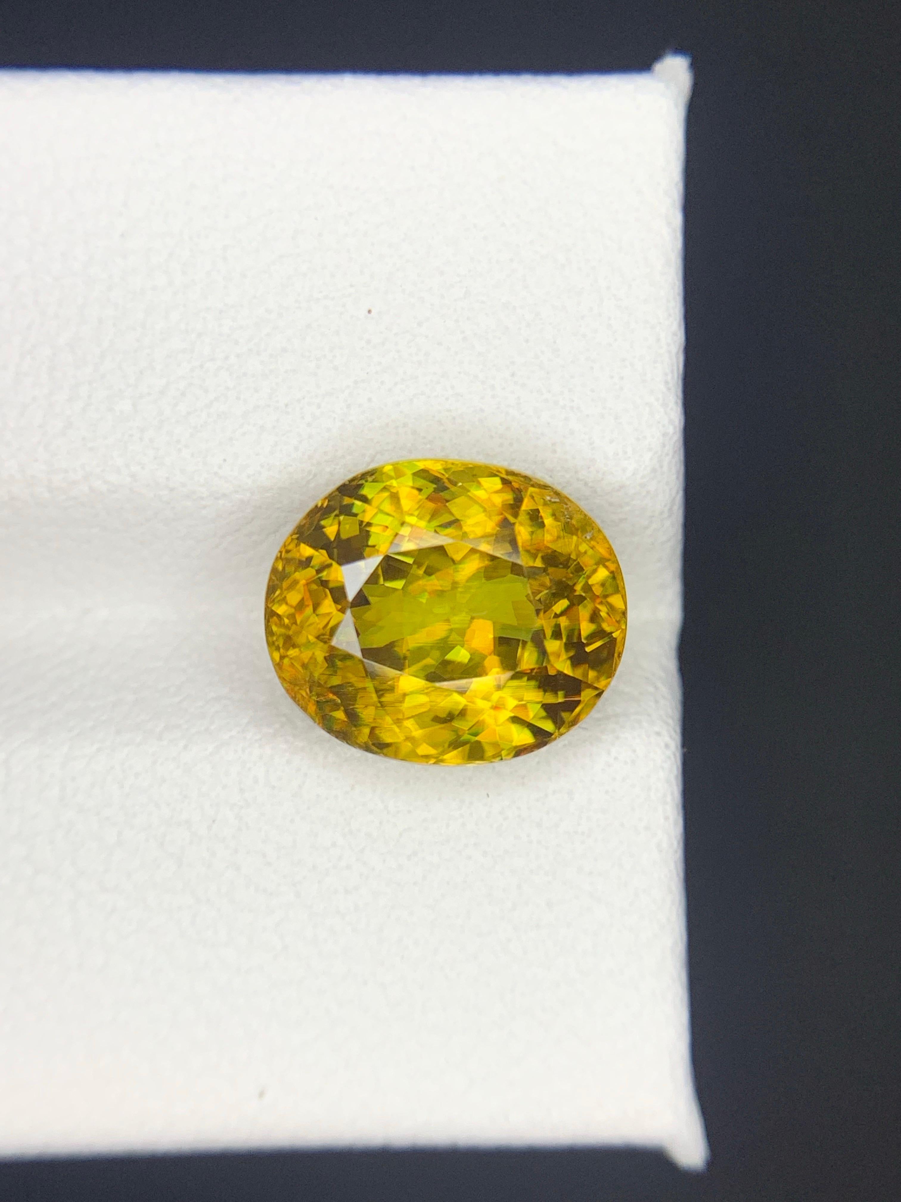 AGA-zertifiziert 5,49 Karat natürlicher loser Feuereffekt Sphen / Titanit im Angebot 3