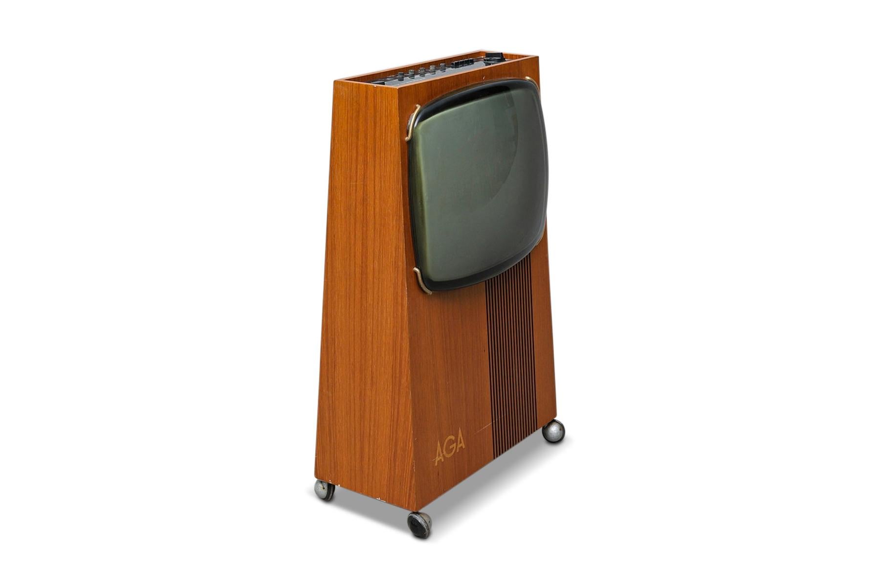 Origin: Denmark
Designer: Bengt-Johan Gullberg
Manufacturer: AGA Television
Era: 1960s
Materials: Teak
Measurements: 18? wide x 10? deep x 32.5? tall

Condition: Case in excellent original condition. Not function tested.