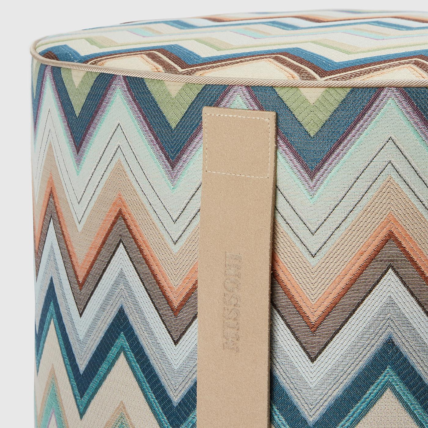 XXIe siècle et contemporain Pouf cylindrique à motif de chevrons Agadir de la collection Missoni Home en vente