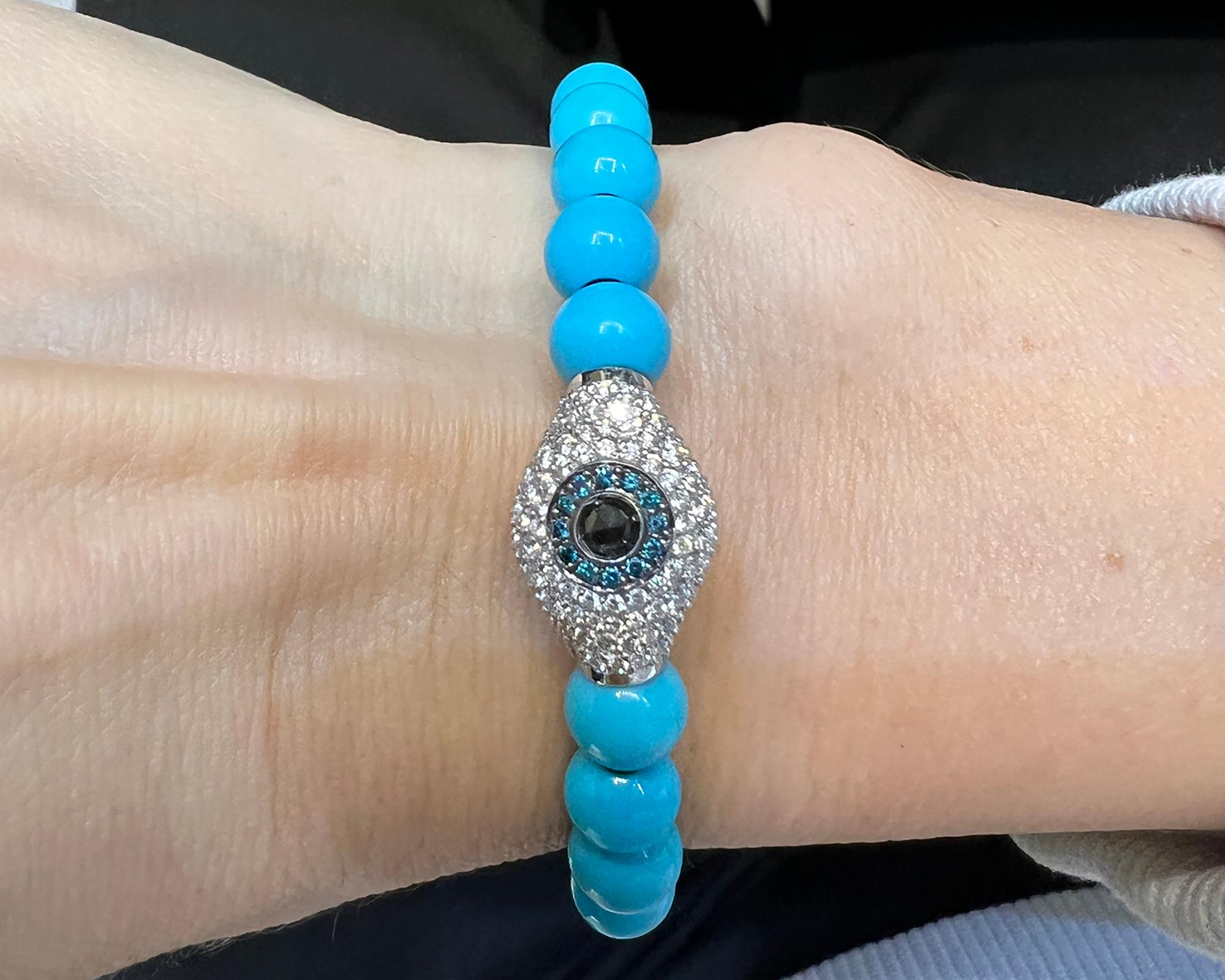 Faites l'expérience d'un luxe moderne entrelacé à un symbolisme protecteur ancien avec le bracelet de turquoise et de diamants 