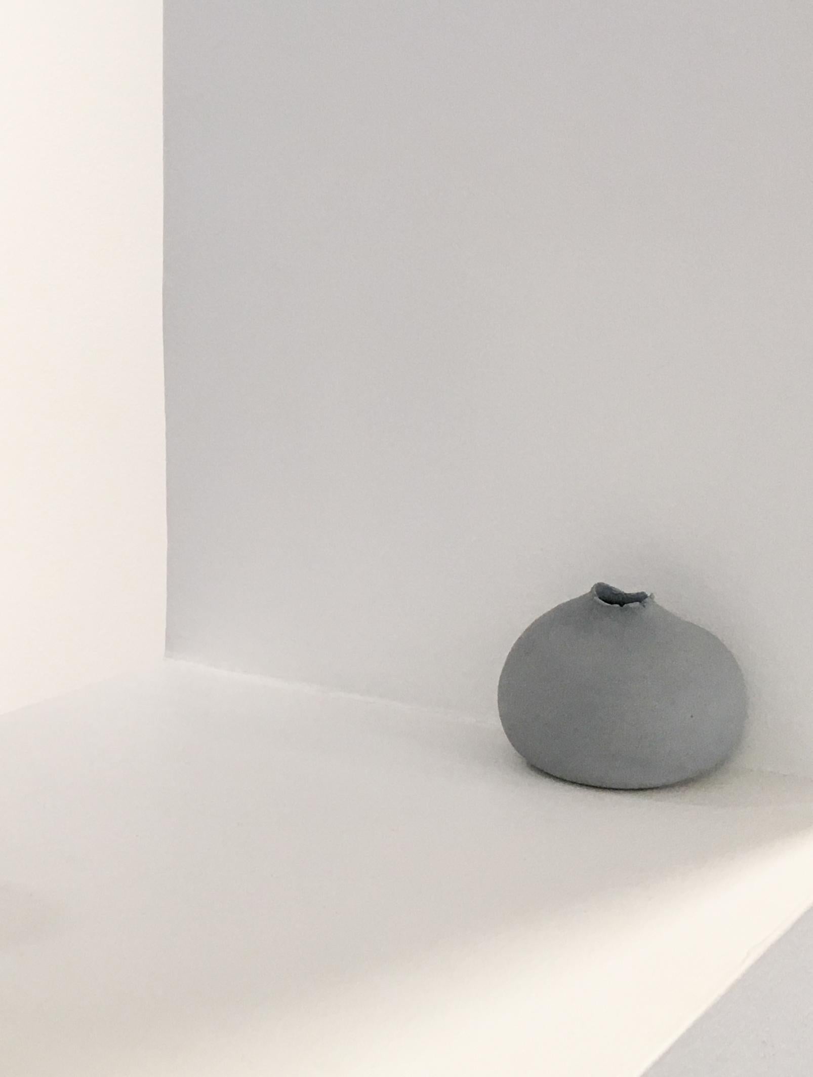 Altro Against The Wall II Decorative Ceramic Vase by Lillian Tørlen in vendita