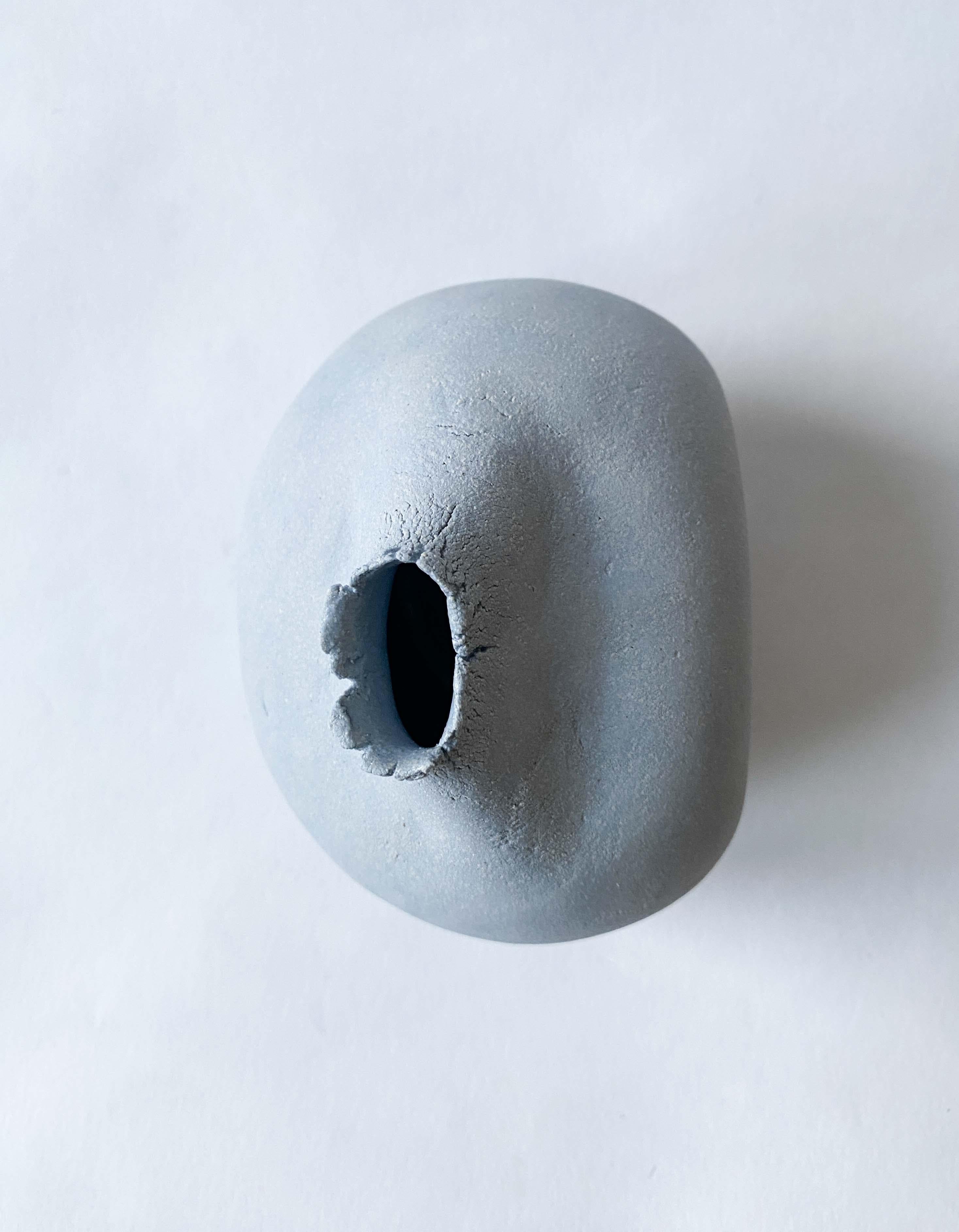 Against The Wall II Decorative Ceramic Vase by Lillian Tørlen In condizioni Nuovo in vendita a Geneve, CH