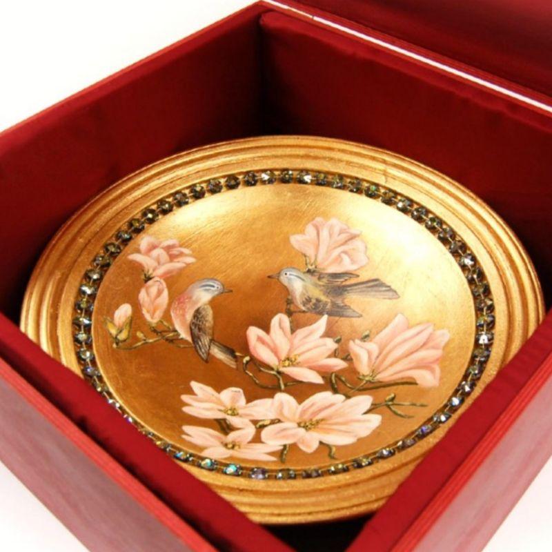 Luxury decorative serving plate Agalma in antique style is a result of specific handmade artwork. Mountain maple wood of premium quality, fine details and smooth finish give the plate a touch of historic times. With this unique plate it is possible