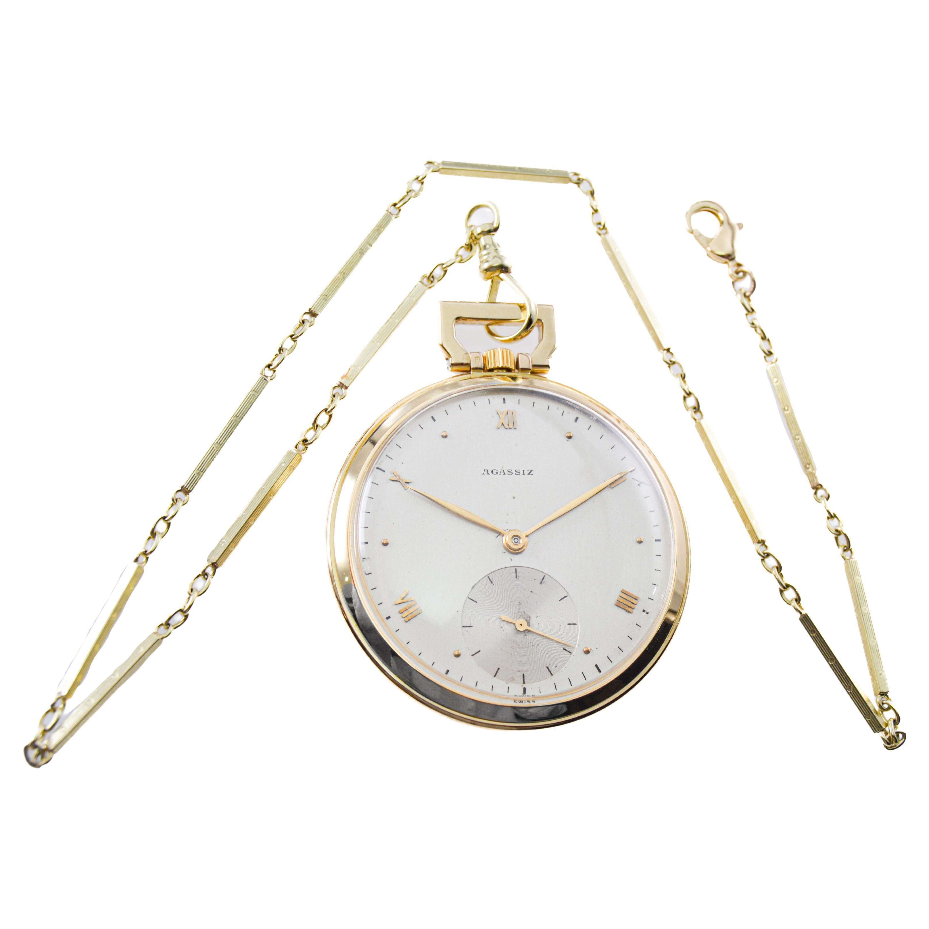 FABBRICA / CASA: Agassiz Watch Company
STILE / RIFERIMENTO: Art Deco / Orologio da tasca aperto
METALLO / MATERIALE: Oro giallo massiccio 14 carati 
CIRCA / ANNO: 1930
DIMENSIONI: Diametro 43 mm
MOVIMENTO / CALIBRO: Carica manuale / 17 rubini /