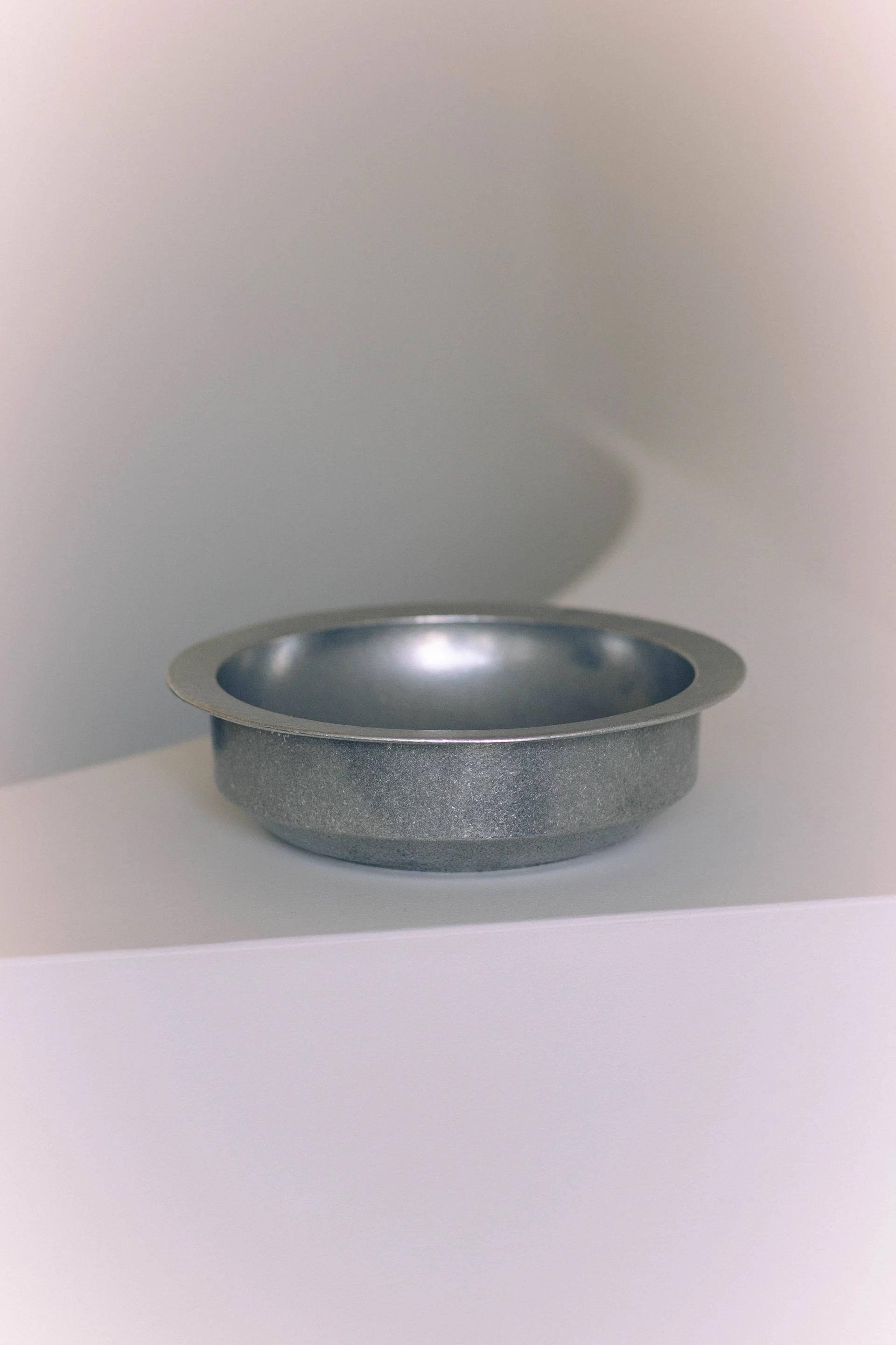Bol contemporain en aluminium Silver Agata par Henry Wilson Neuf - En vente à Geneve, CH
