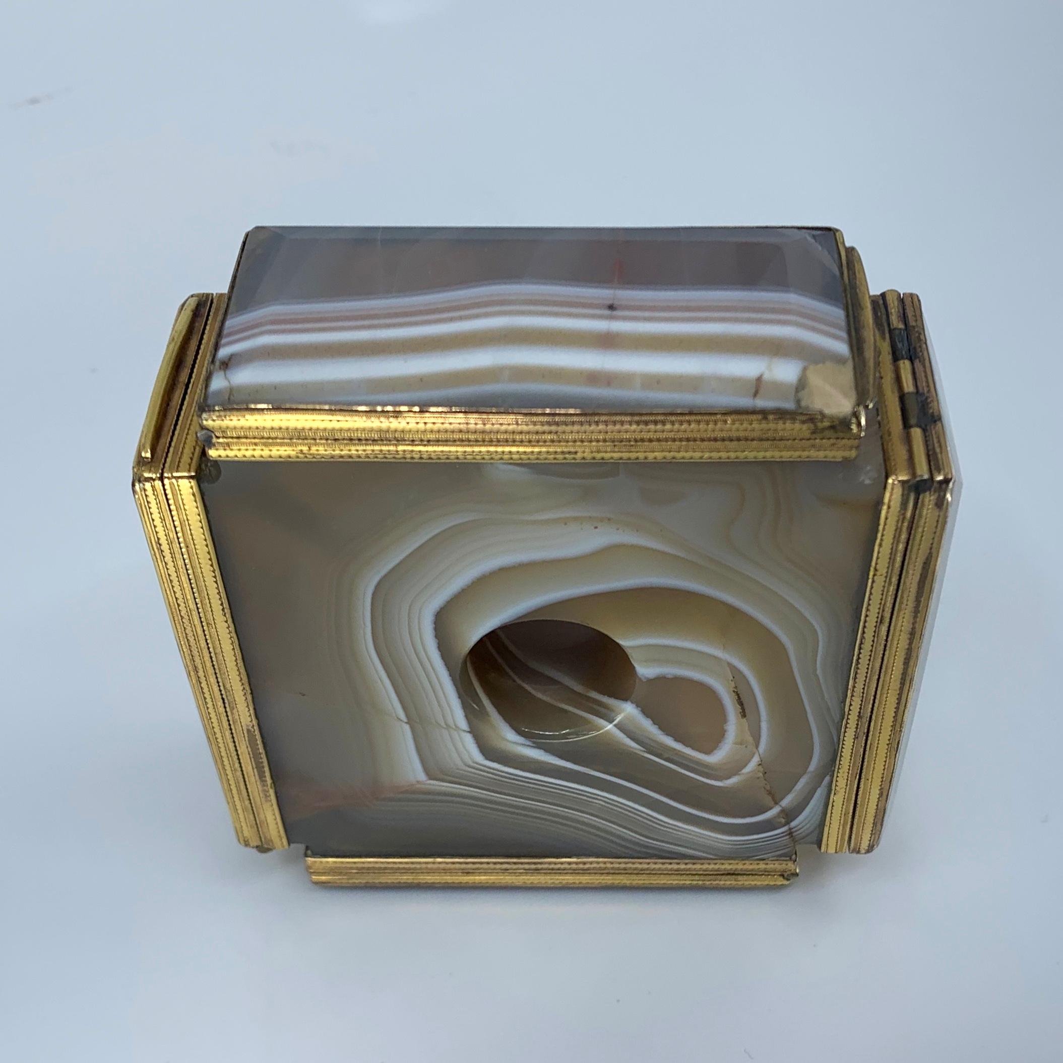 Agate and Gilt Metal Snuff Box For Sale 3