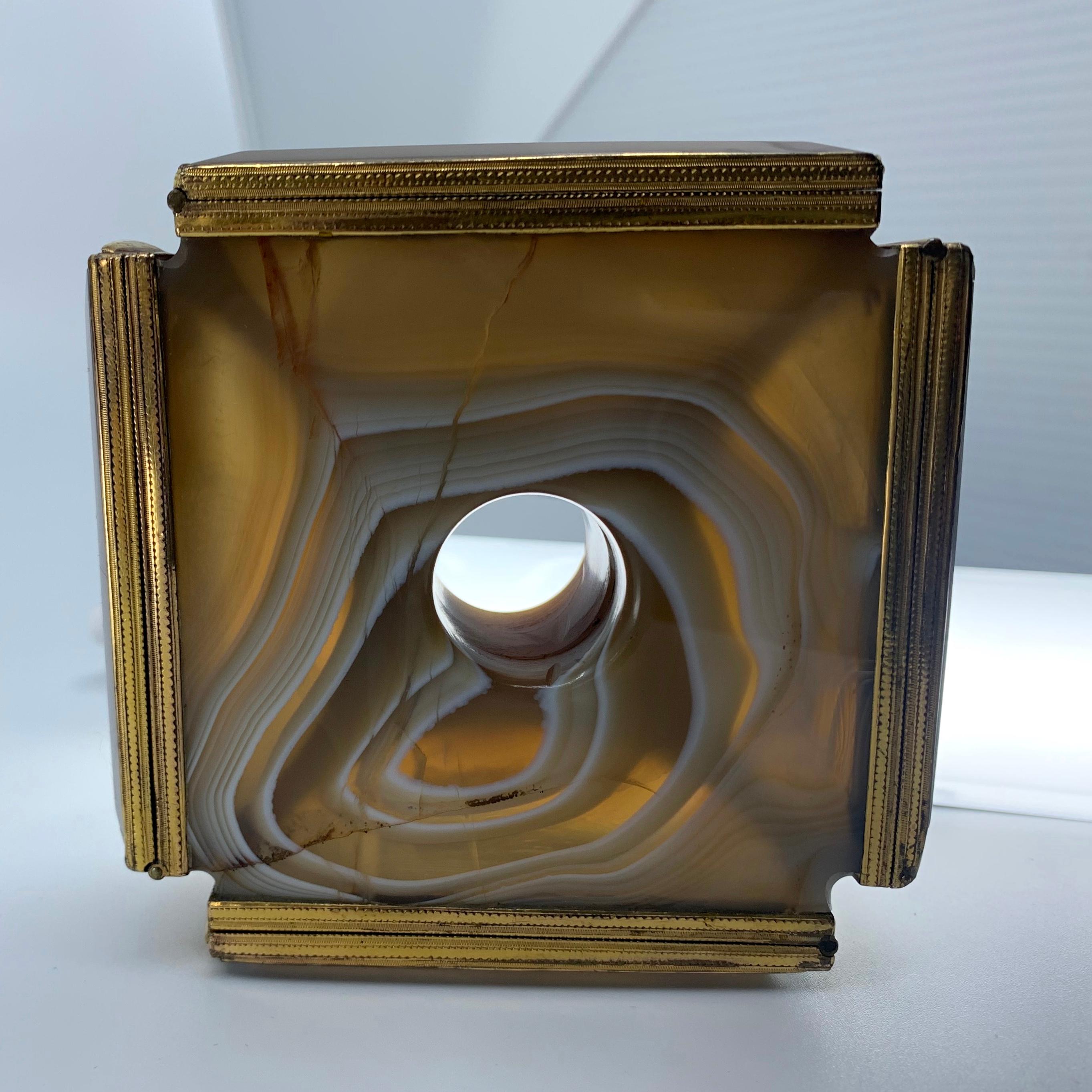 Agate and Gilt Metal Snuff Box For Sale 4