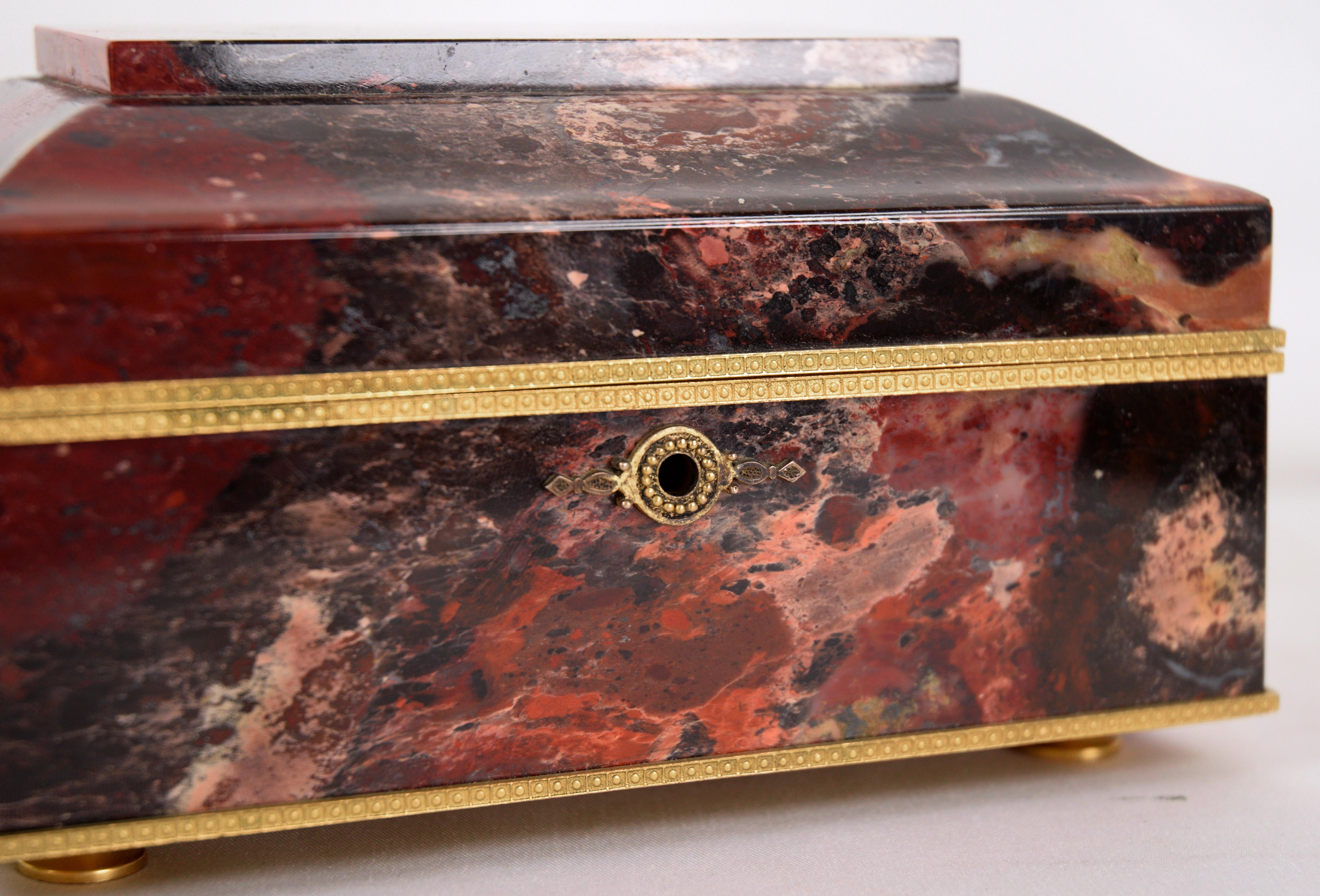 Agate and Ormolu Jewel box French Made 20th Century In Good Condition For Sale In Soquel, CA