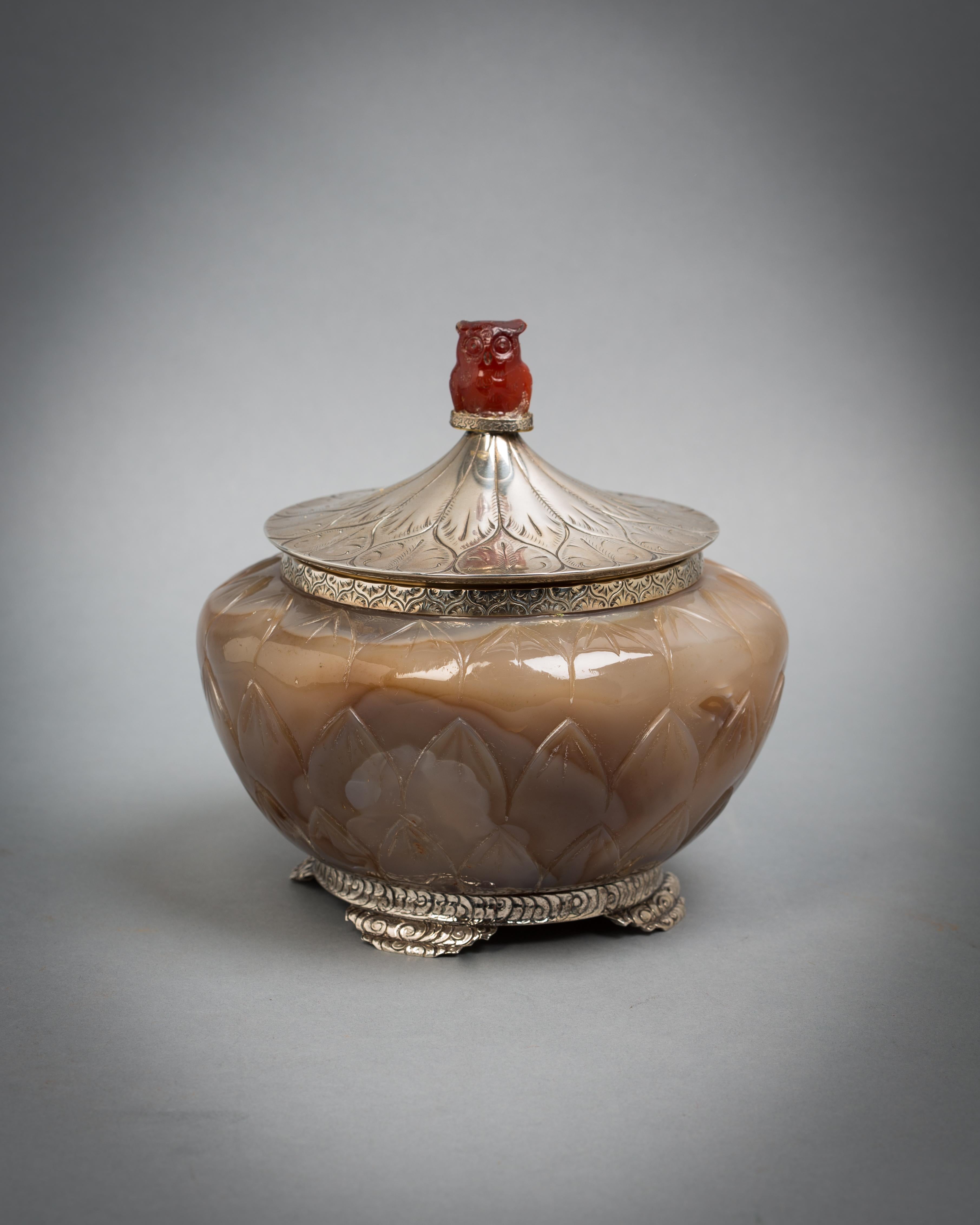 Agate and Silver Covered Container, circa 1900 In Good Condition For Sale In New York, NY