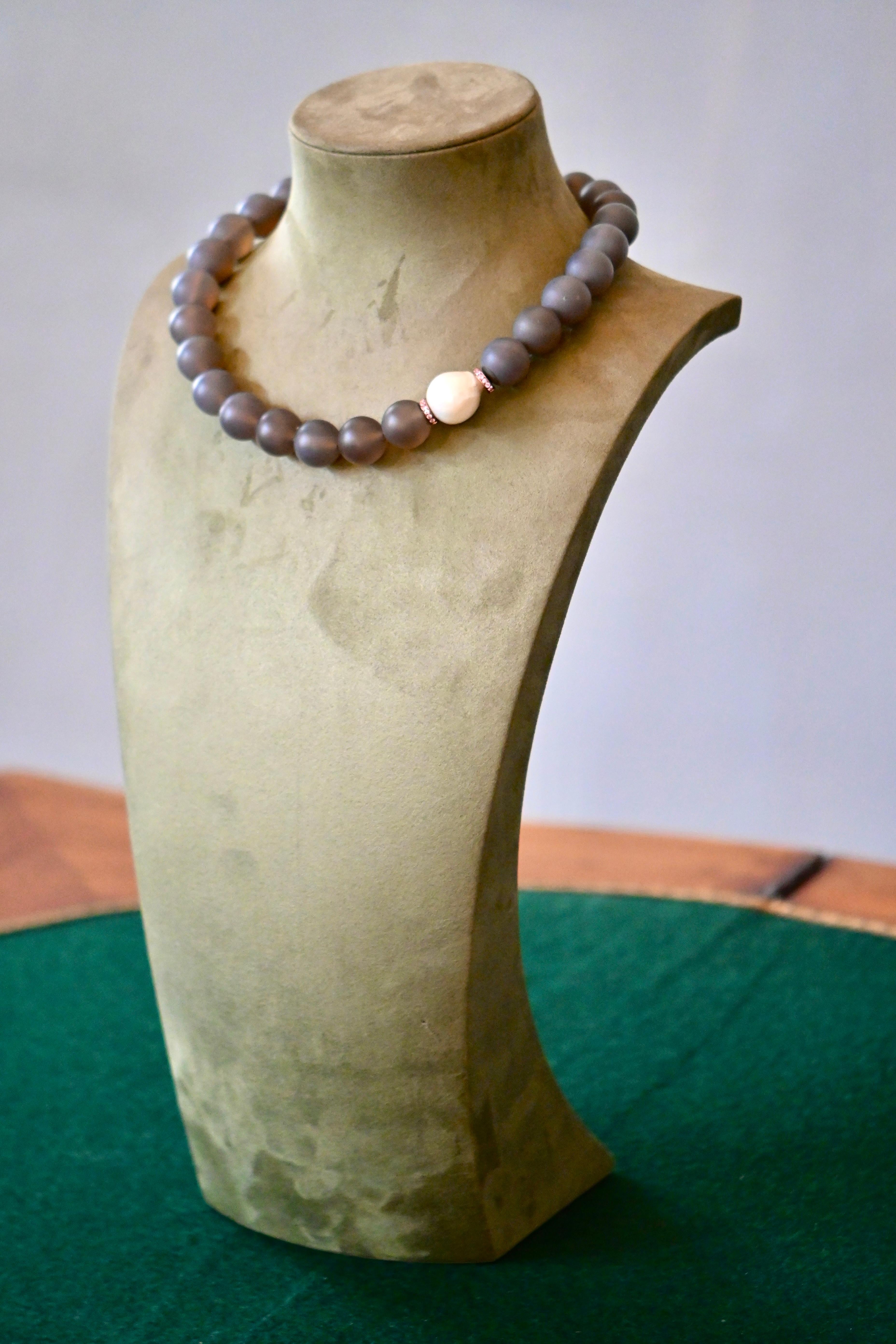 Agate, Baroque Pearl and Pink Sapphire Necklace In New Condition For Sale In Vannes, FR