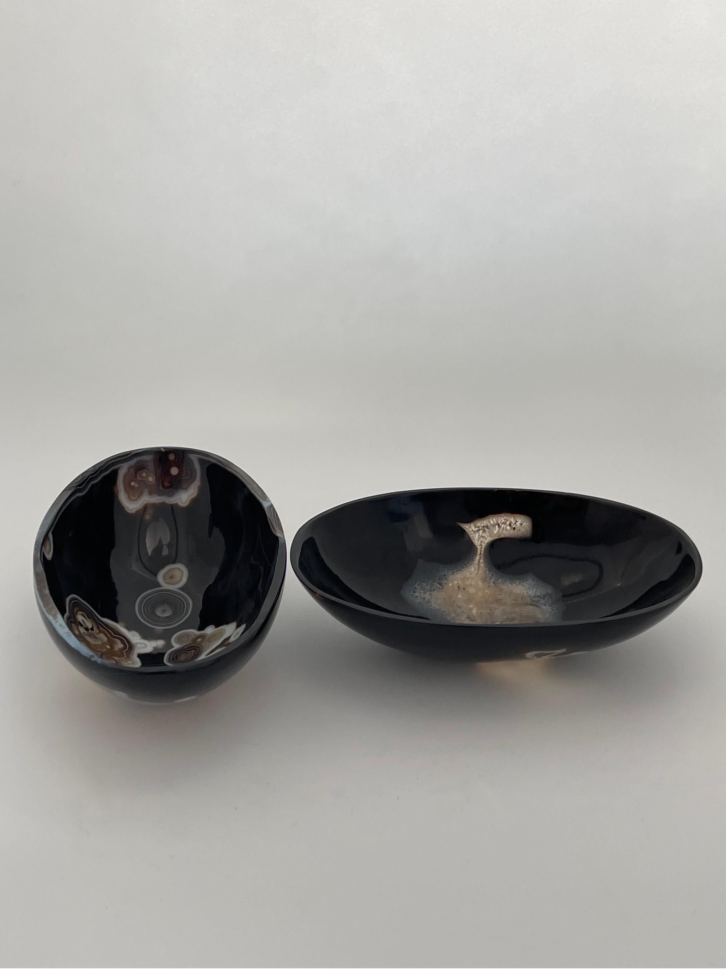 Pair of semi precious Agathe bowl , warm brown, white and black tones. Hand carved oval shape in Brazil circa 1990.
Good condition
Set if 2 price for one 
Long 13,5 cm width 8cm height 4cm.