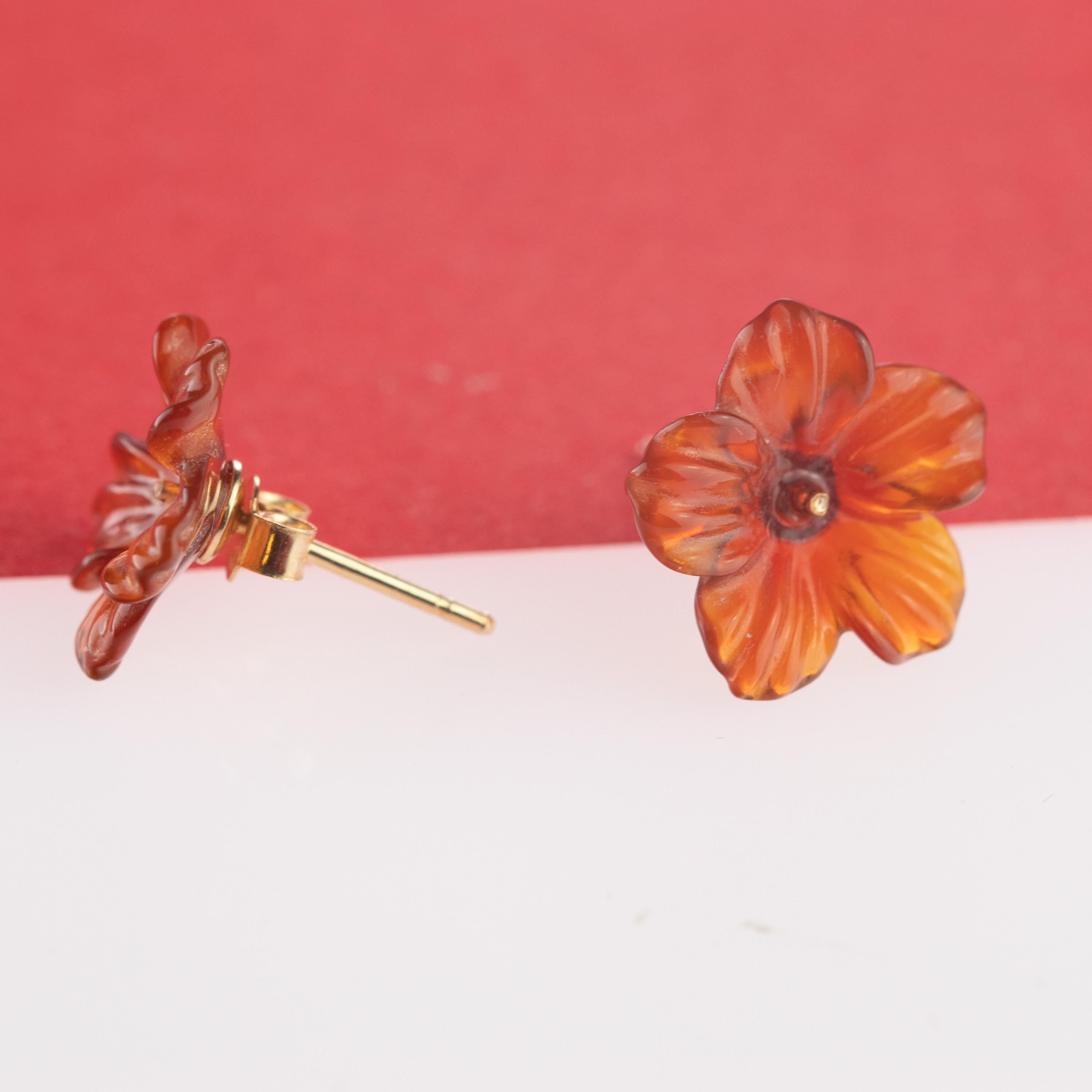 Clous d'oreilles chics en or jaune 14 carats avec fleur en agate marron, faites à la main Pour femmes en vente