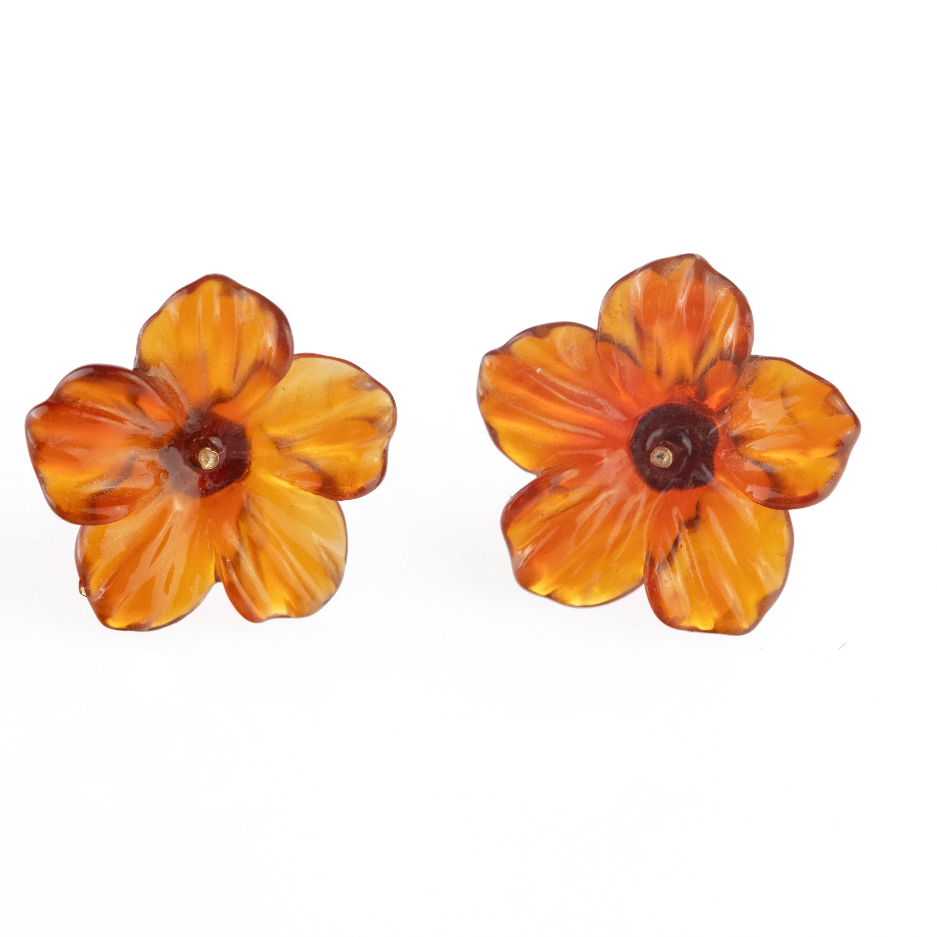 Clous d'oreilles chics en or jaune 14 carats avec fleur en agate marron, faites à la main en vente 1