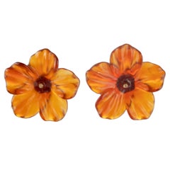 Clous d'oreilles chics en or jaune 14 carats avec fleur en agate marron, faites à la main