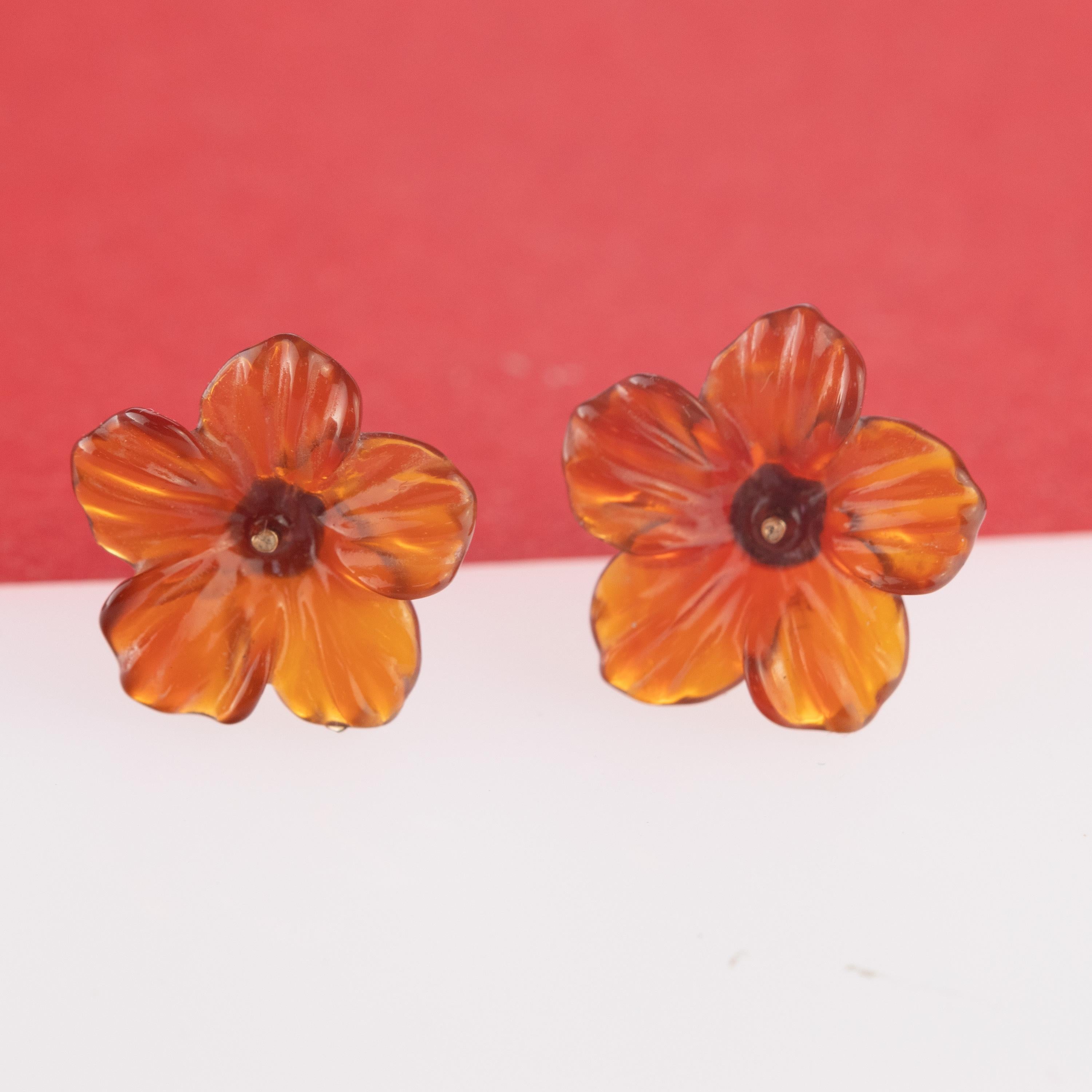 Women's Agate Brown Flower 18 Karat Yellow Gold Girl Chic Stud Handmade Earrings For Sale