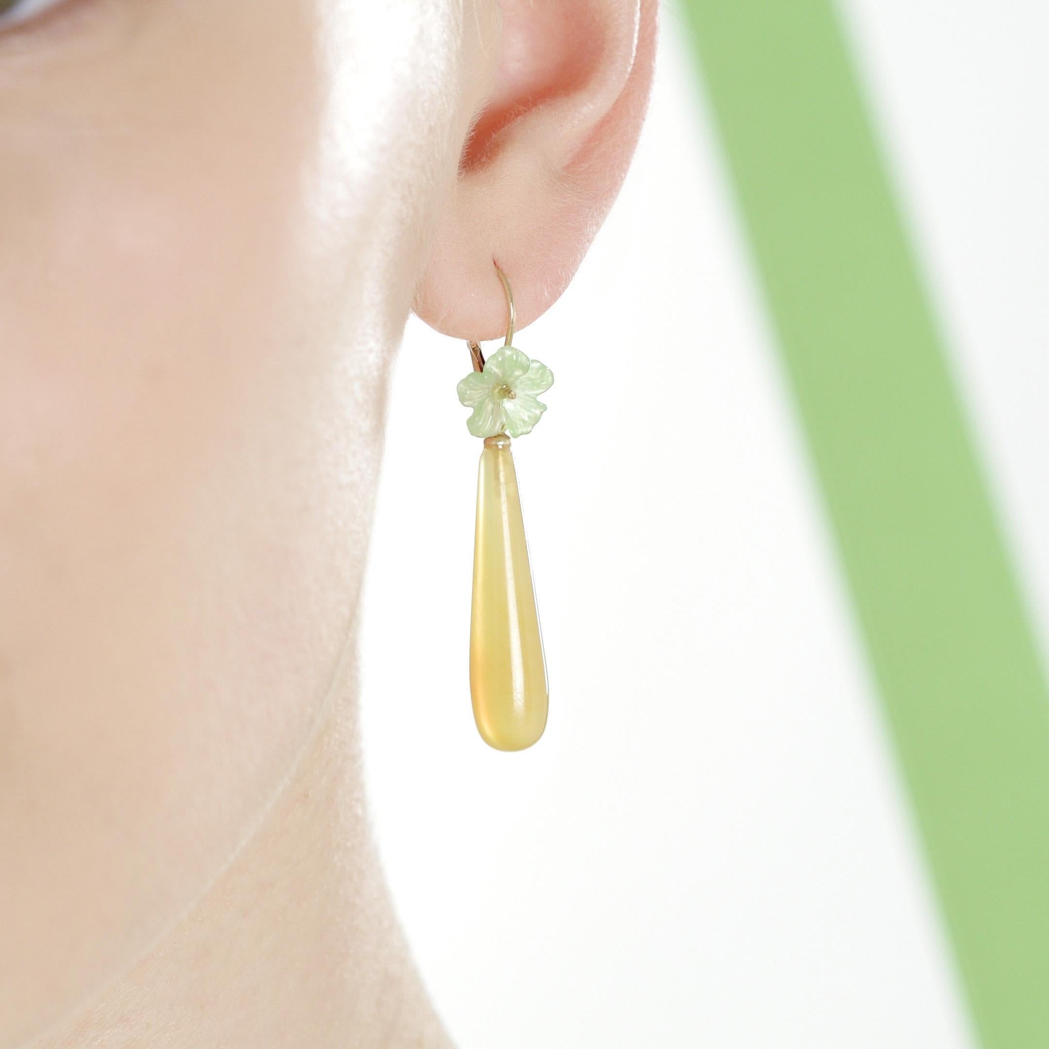 Orecchini da cocktail moderni con chiusura continentale in oro 18 carati con fiore d'agata in vendita 7