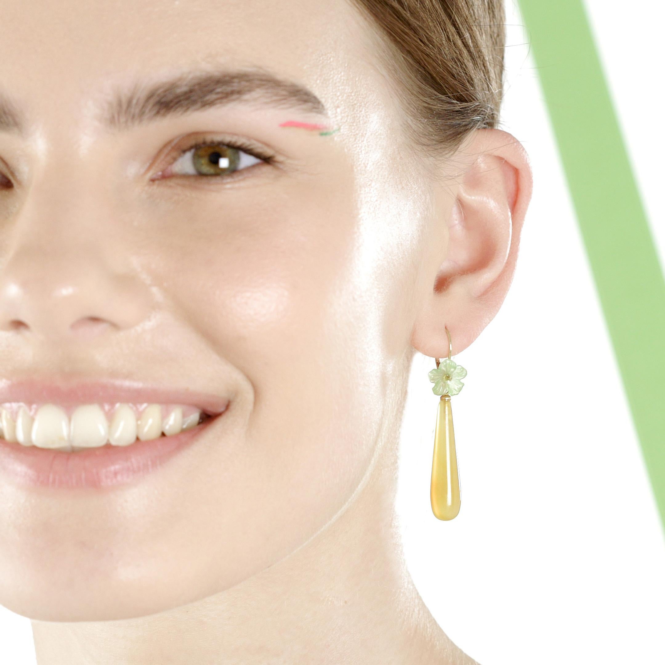 Orecchini da cocktail moderni con chiusura continentale in oro 18 carati con fiore d'agata in vendita 9