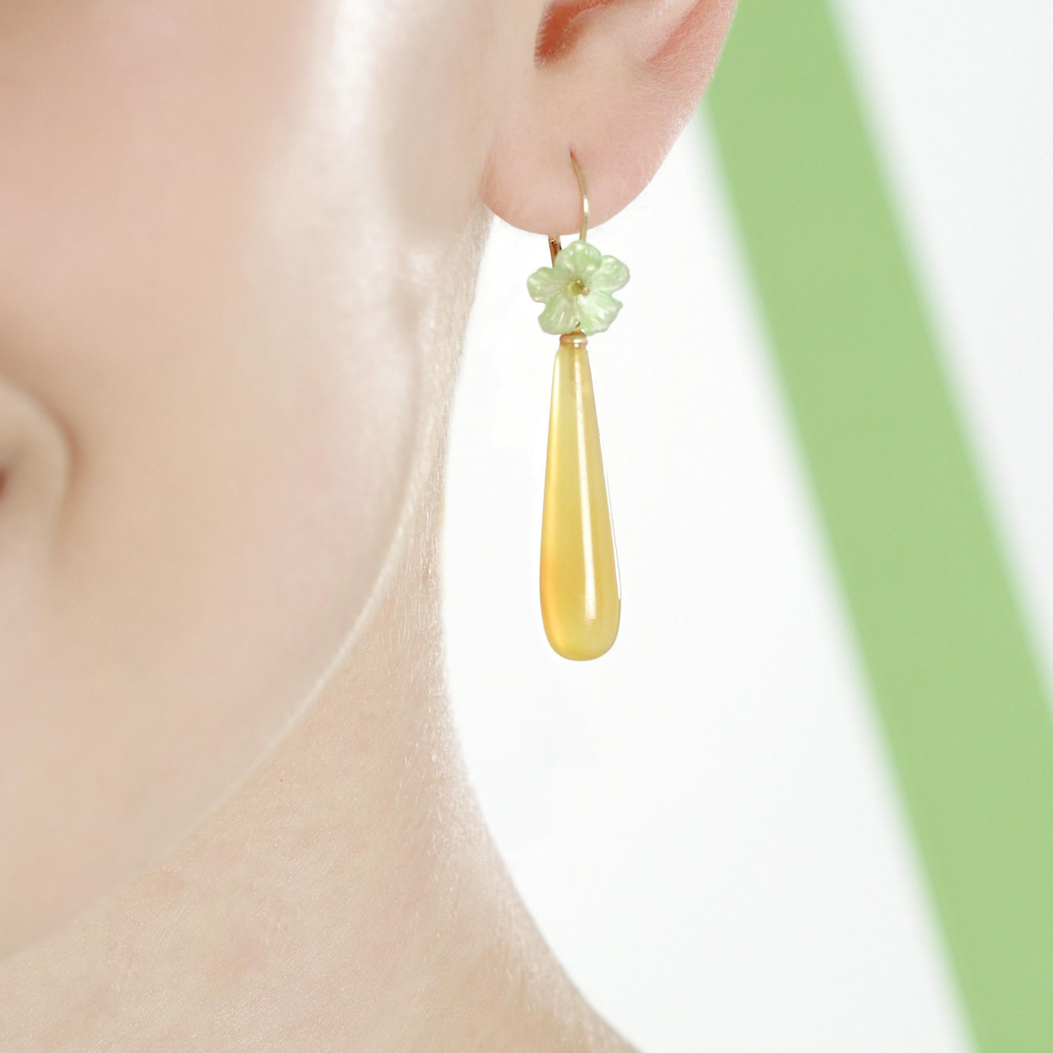 Orecchini da cocktail moderni con chiusura continentale in oro 18 carati con fiore d'agata in vendita 10