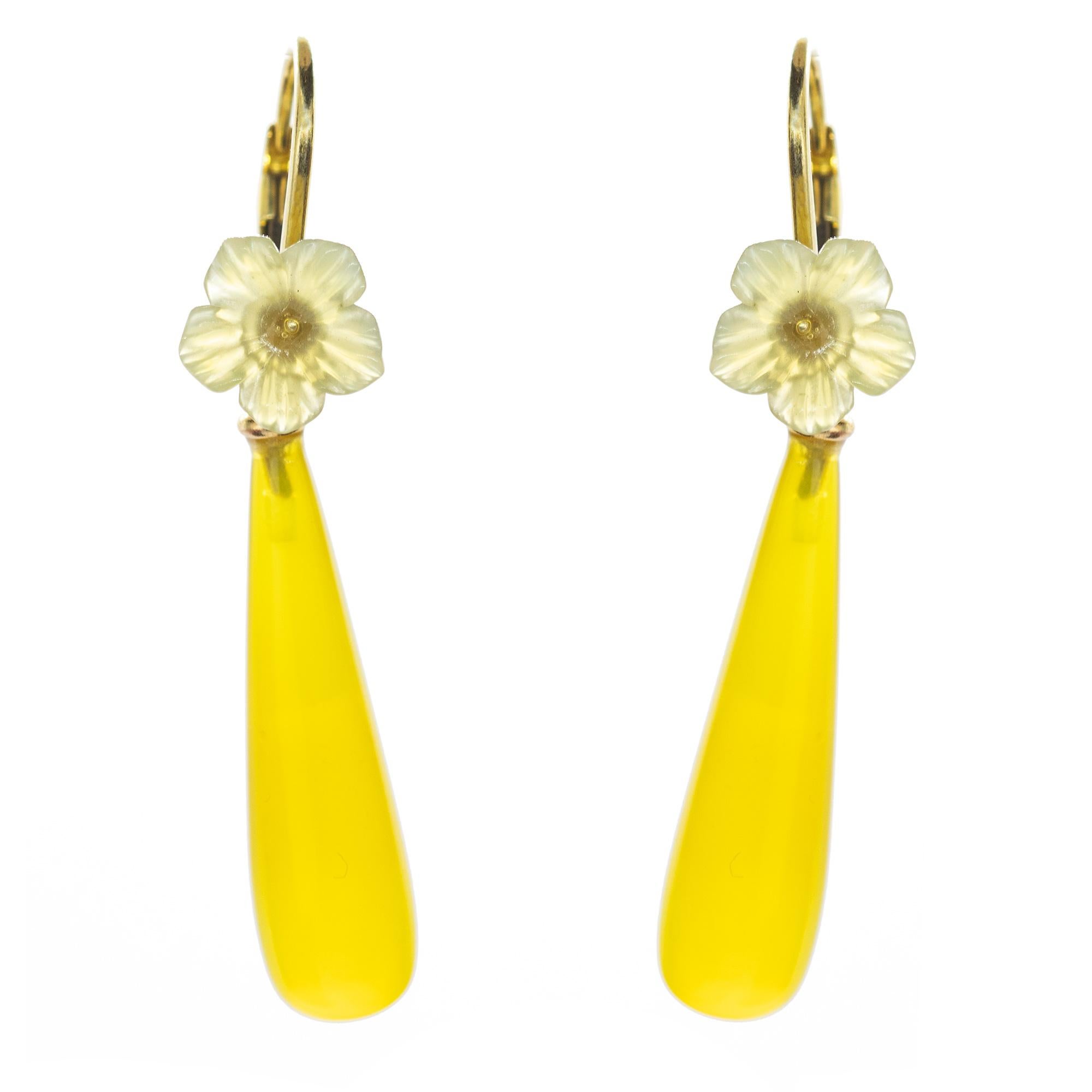 Orecchini da cocktail moderni con chiusura continentale in oro 18 carati con fiore d'agata In condizioni Nuovo in vendita a Milano, IT