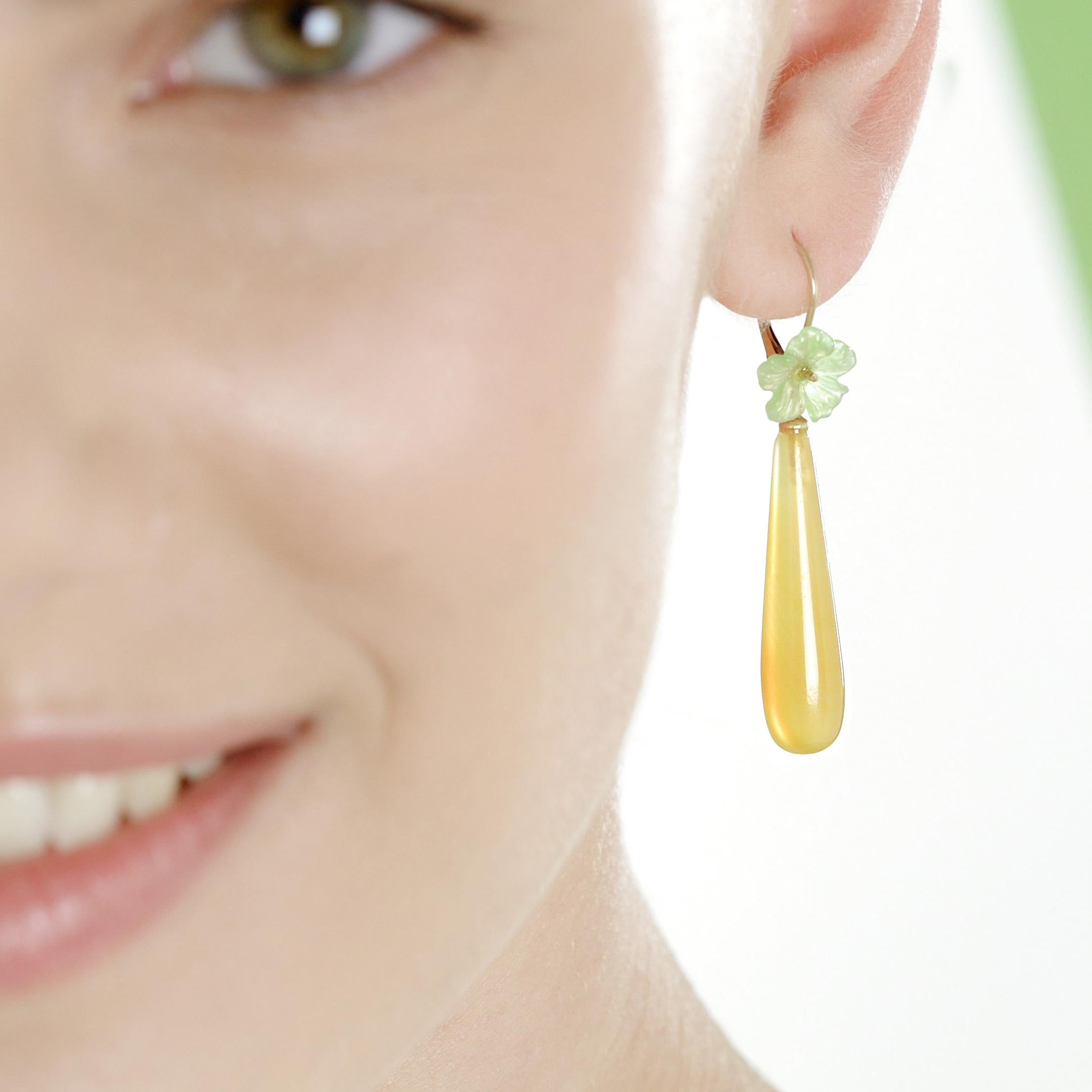 Taglio misto Orecchini da cocktail moderni con chiusura continentale in oro 18 carati con fiore d'agata in vendita