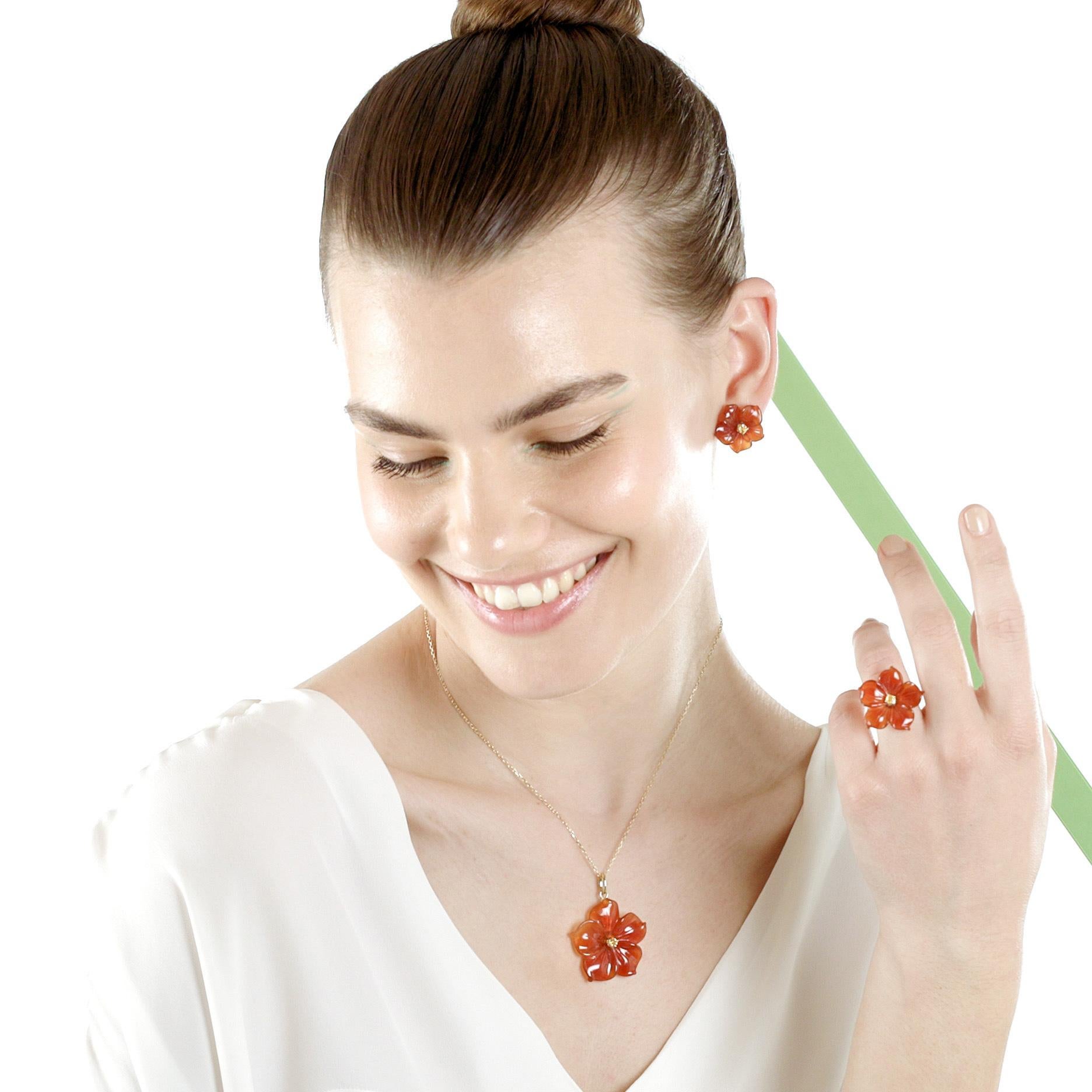 Halskette aus 18 Karat Gelbgold mit Achat, Blume, orangefarbener Saphir im Angebot 11