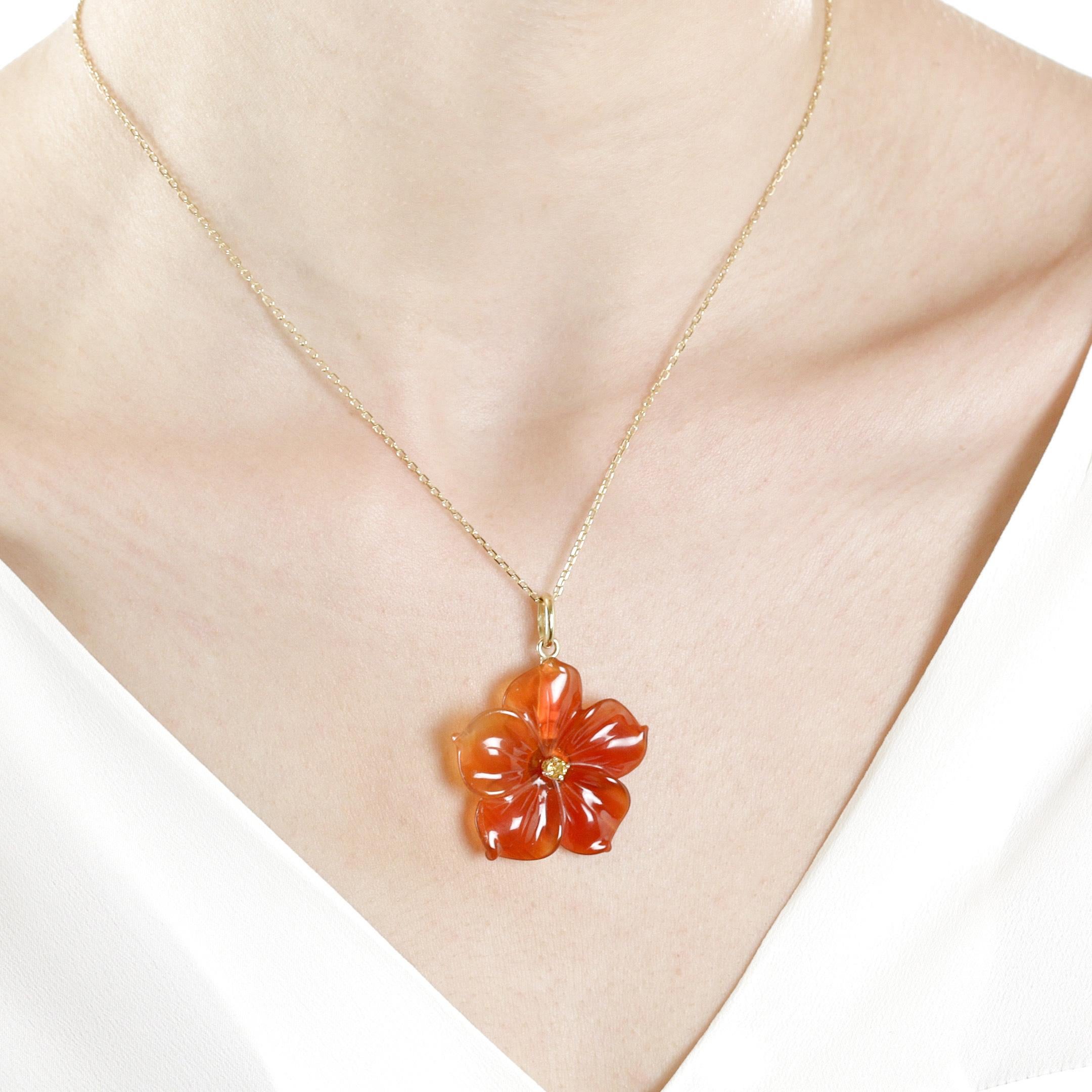Halskette aus 18 Karat Gelbgold mit Achat, Blume, orangefarbener Saphir (Art nouveau) im Angebot