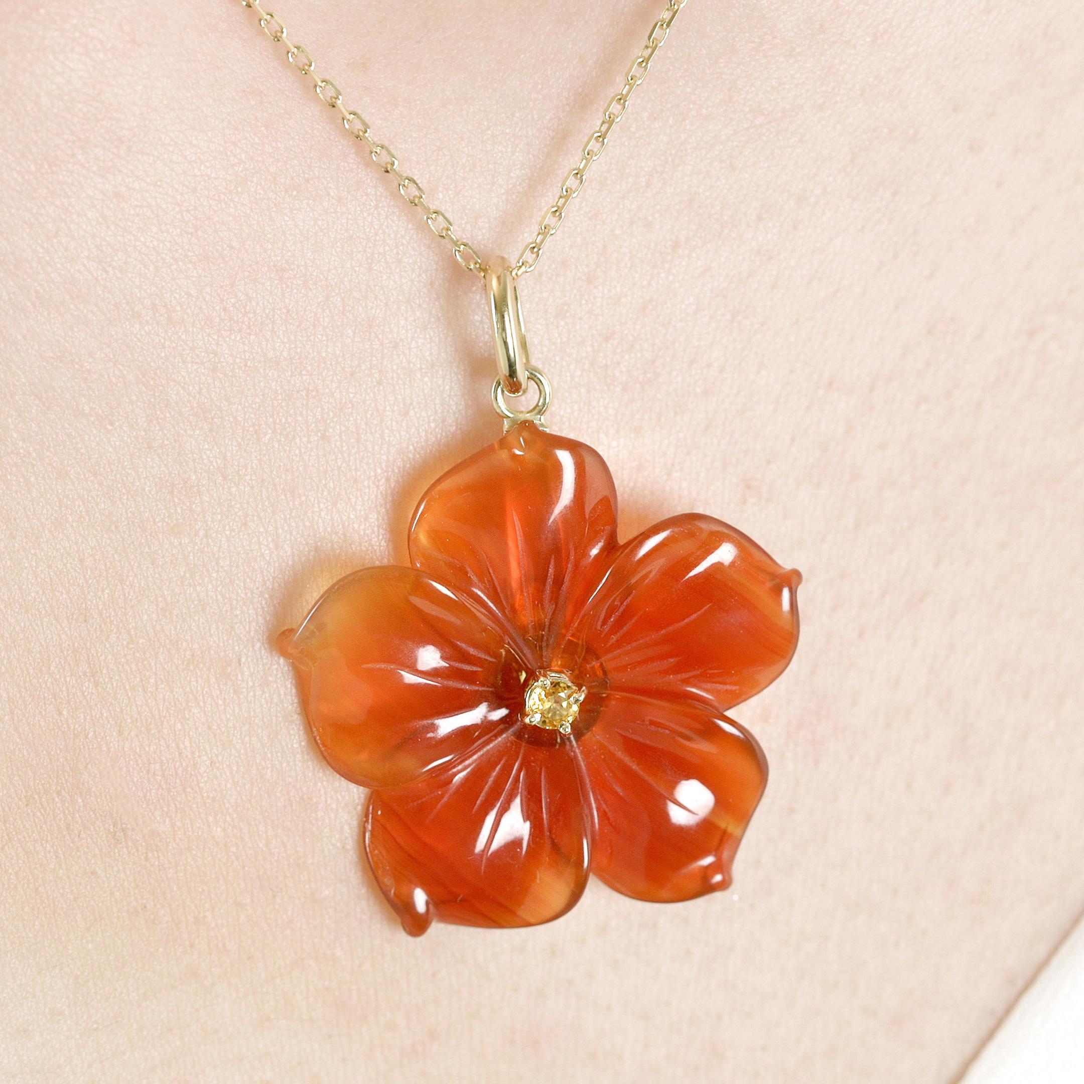 Women's or Men's Agate Flower Orange Sapphire 18 Karat Yellow Gold Drop Necklace For Sale