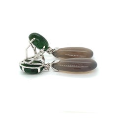 Orecchini a lampadario in oro bianco con agata, agata grigia e diamanti