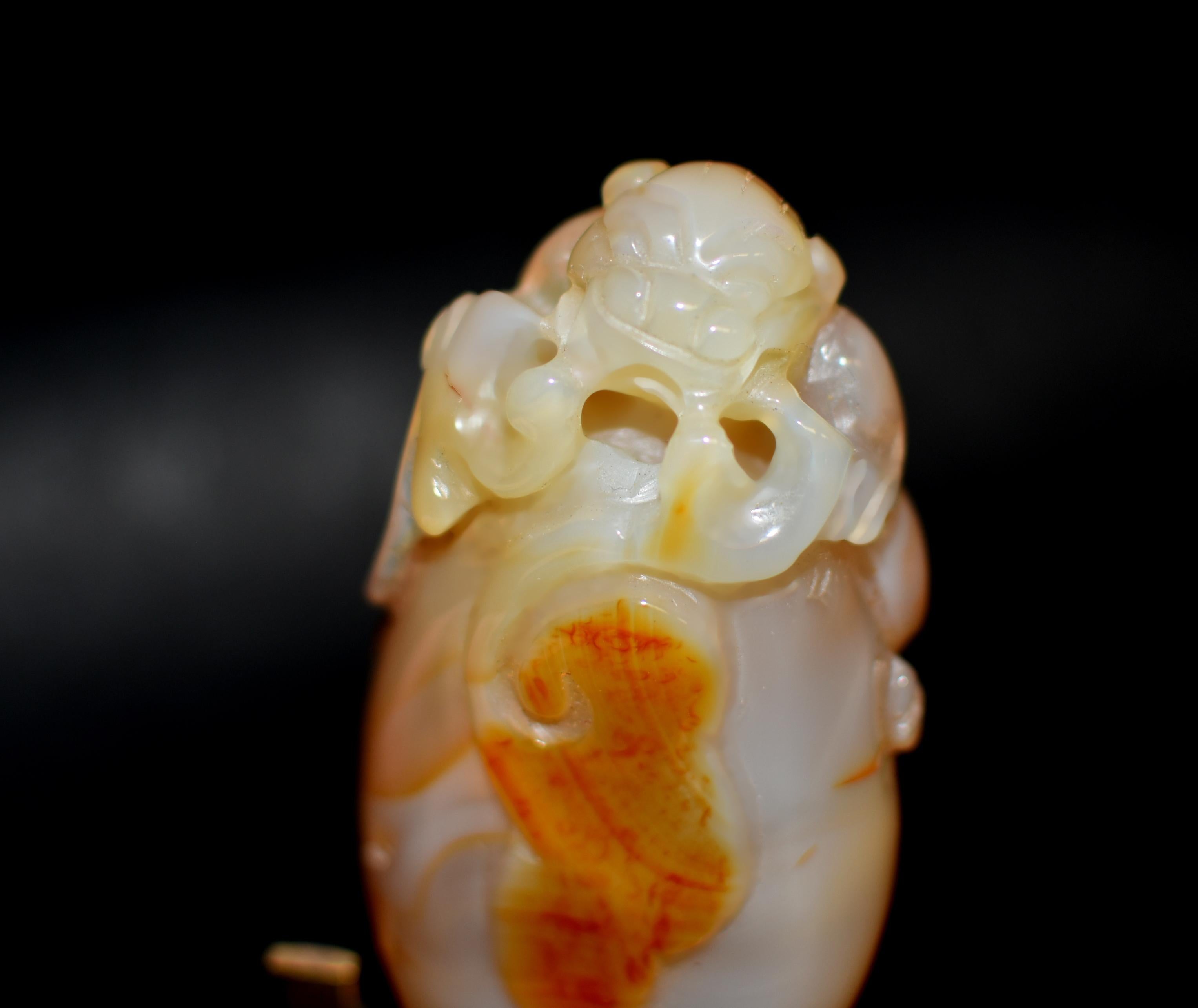 Statue en agate avec breloque Heldly Foo Dog en vente 1