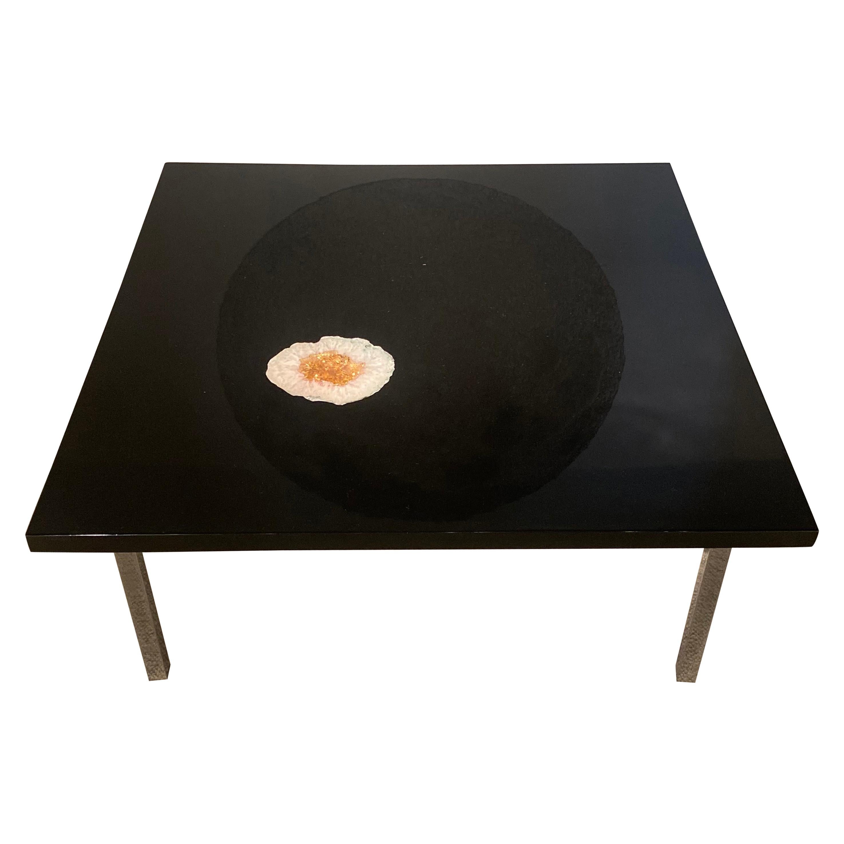 Table basse incrustée d'agate de Philippe Barbier en vente