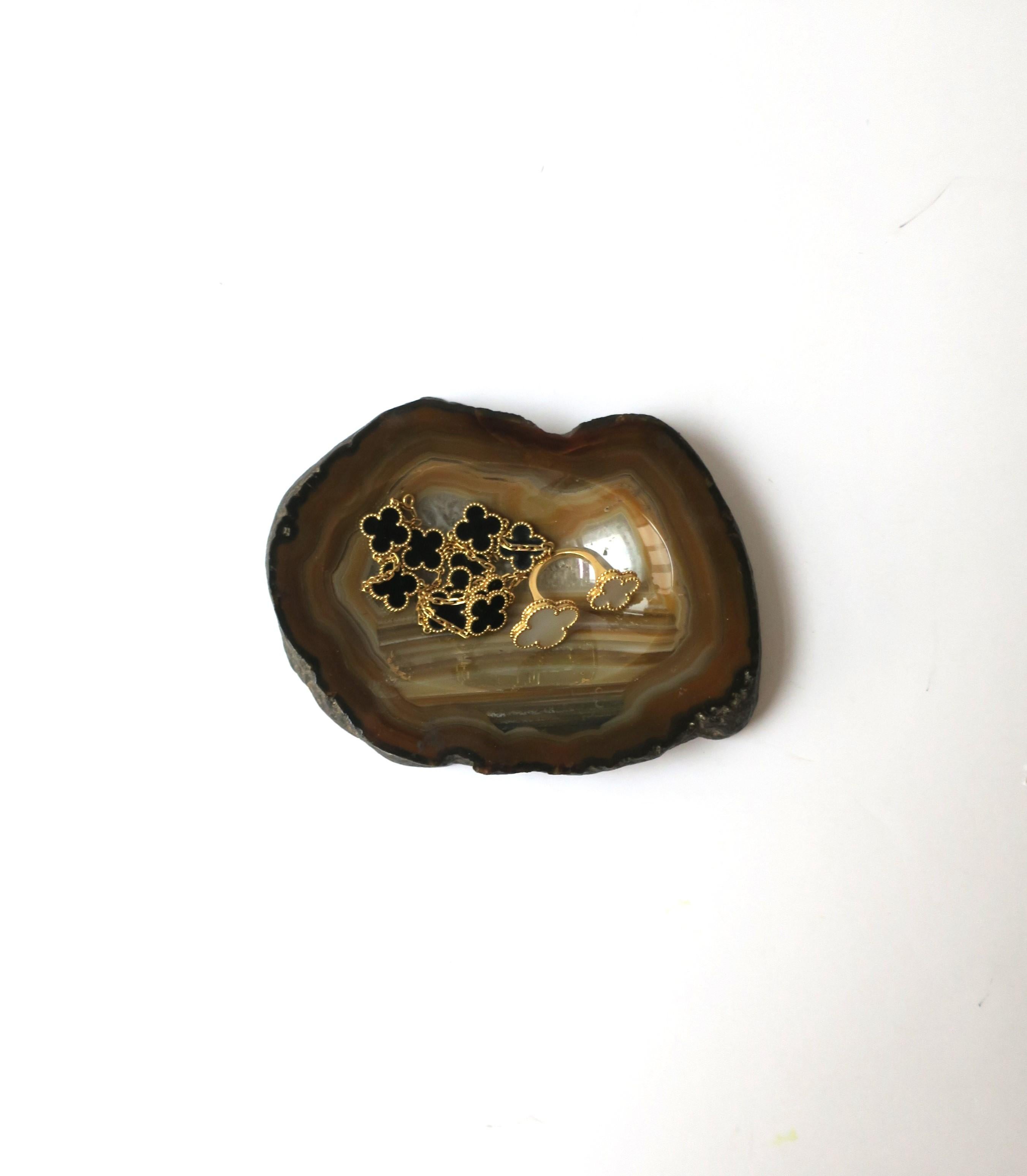 Agate Jewelry Dish with Ball Sphere, Set of 2 In Good Condition For Sale In New York, NY