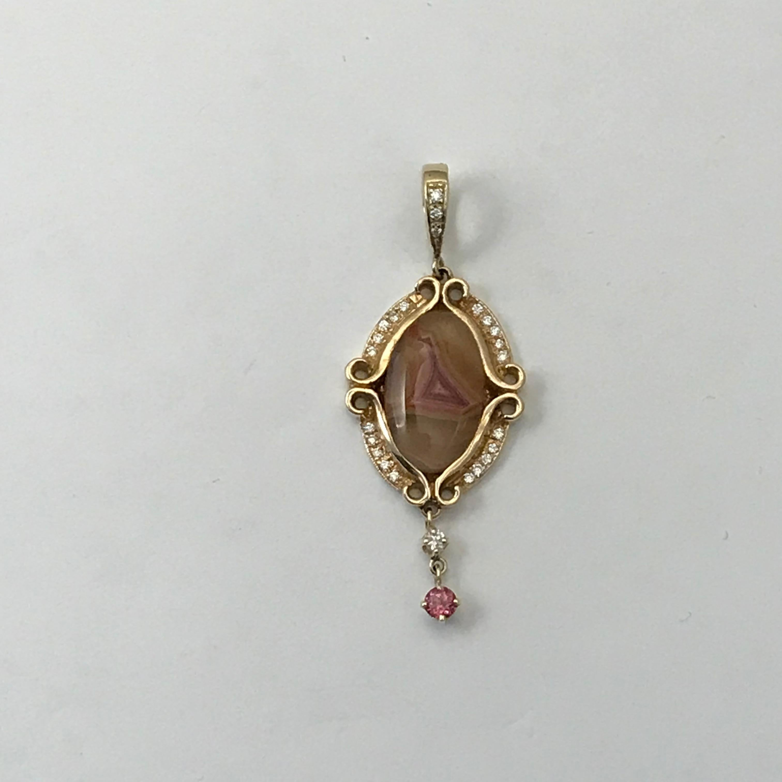 Agate Laguna Pendant in 14 K Yellow Gold With Diamonds

agate laguna pendant set in 14k yellow gold accented with .36 cts of diamonds and a rhodolite garnet dangle. 