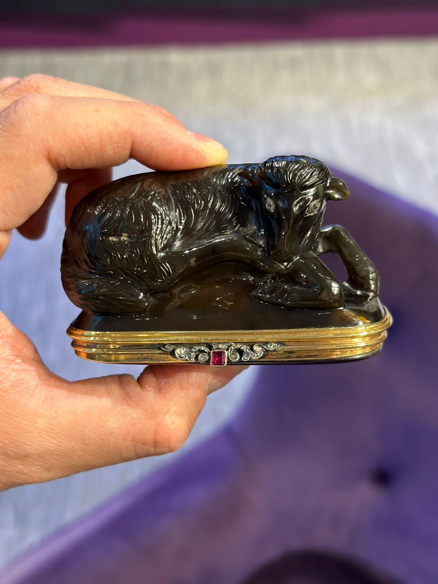Agate Lamb Snuff Box. 

Made circa 1750. 

A snuff box carved from brown agate depicting a reclining lamb, featuring eyes adorned with diamonds. 
The base is crafted from agate mounted within a gold structure and at thumbpiece embellished with