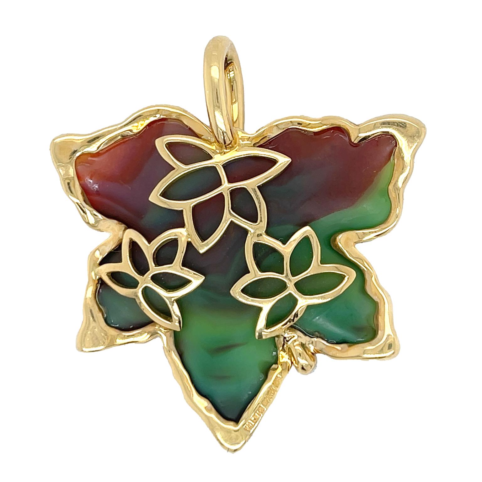 Agate Leaf 18K Yellow Gold Diamond Pendant In New Condition For Sale In New York, NY