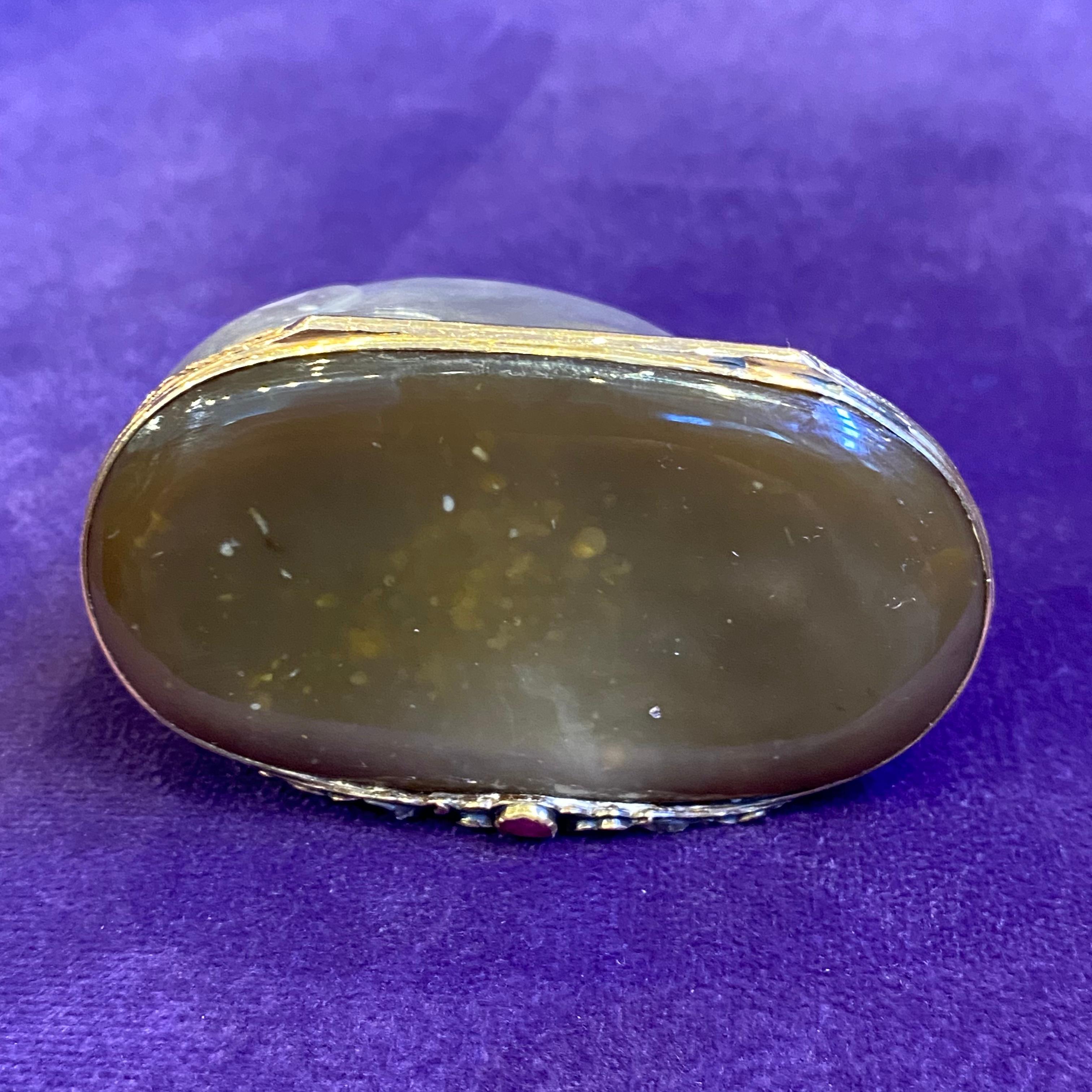 Women's or Men's Agate Mouse Snuff Box For Sale