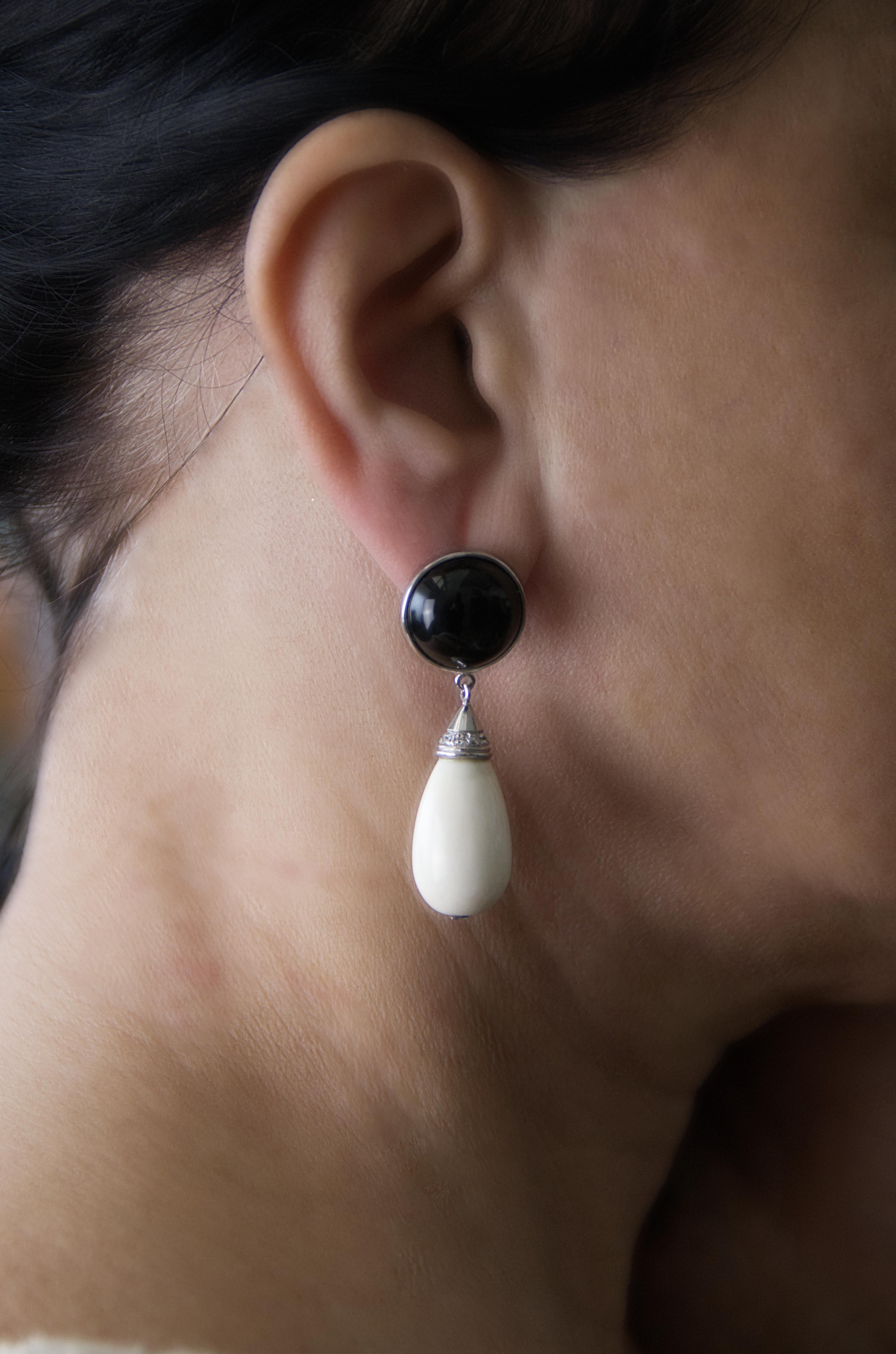 Agate Onyx Diamonds 18 Karat White Gold Drop Earrings For Sale 1