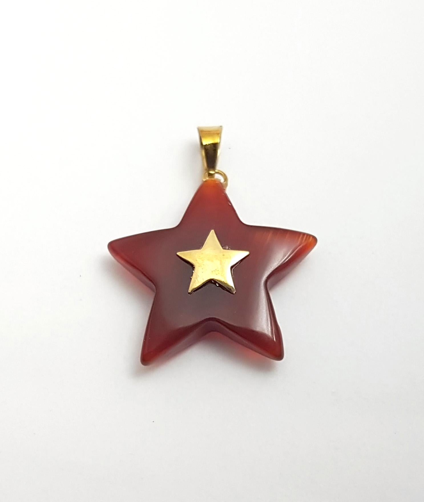 Contemporain Pendentif en agate serti dans des montures en or 18K en vente