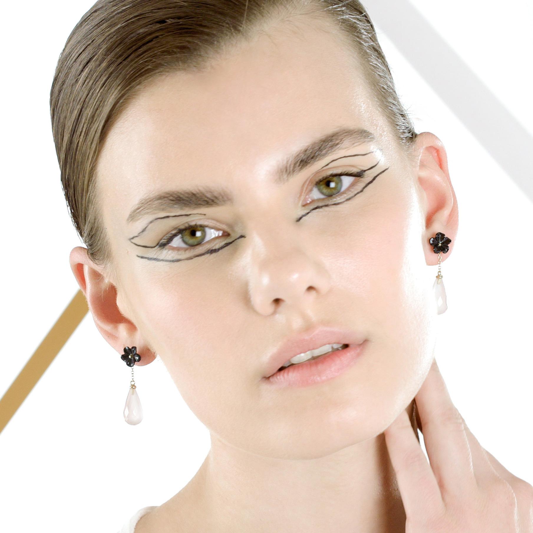 Intini Jewels, boucles d'oreilles italiennes en goutte déco en or 18 carats, agate et quartz rose en vente 1