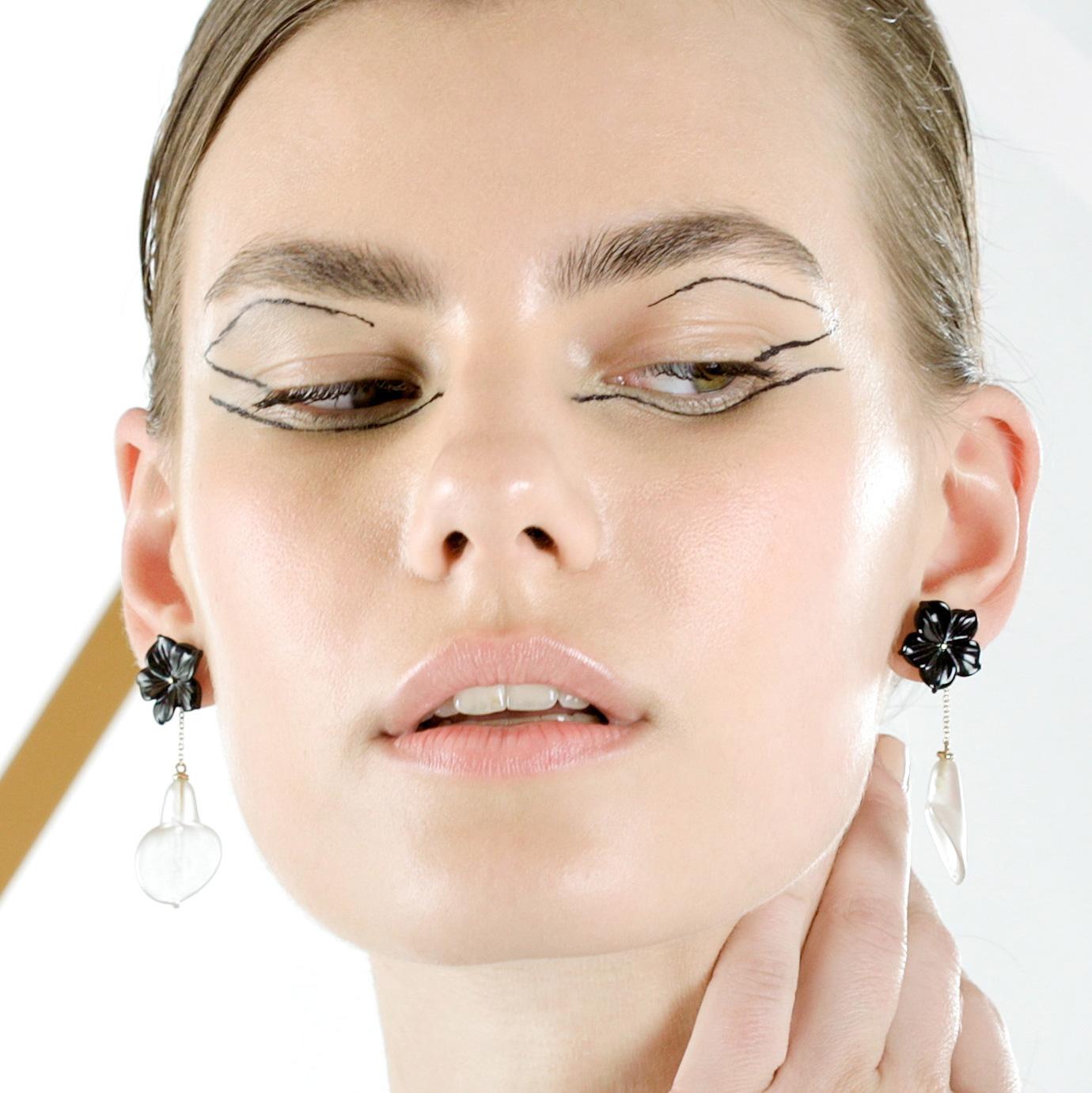 Intini Jewels, boucles d'oreilles en goutte en or 18 carats avec agate, cristal de roche et chaîne déco italienne en vente 1