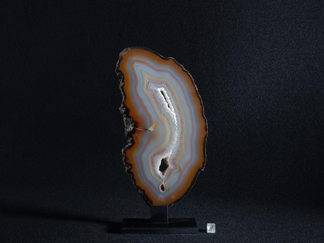 Agate is a largely translucent and variety of quartz and subvariety of chalcedony.

Agate consists mainly of chalcedony and sometimes in combination with variants of quartz. Think of variants of quartz: amethyst, smoky quartz, carnelian or jasper.