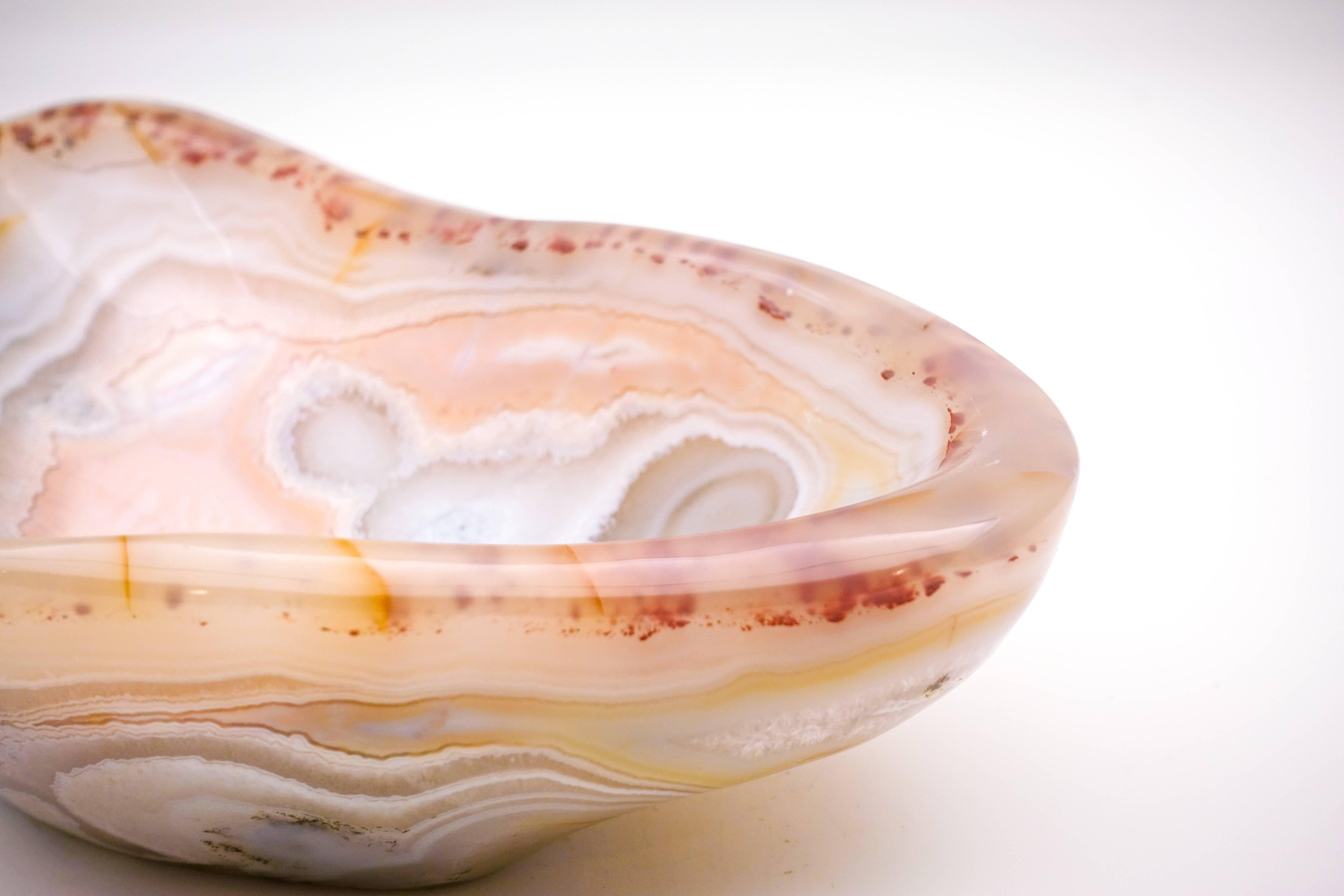Agate Vide Poche Bowl, Rare and Large in Size, Hand-Carved in Madagascar In Good Condition In New York, NY