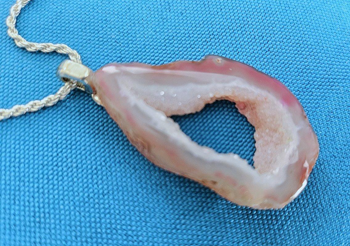 Autre Agate with Druzy Pendant on Sterling Silver Necklace Semiprecious en vente