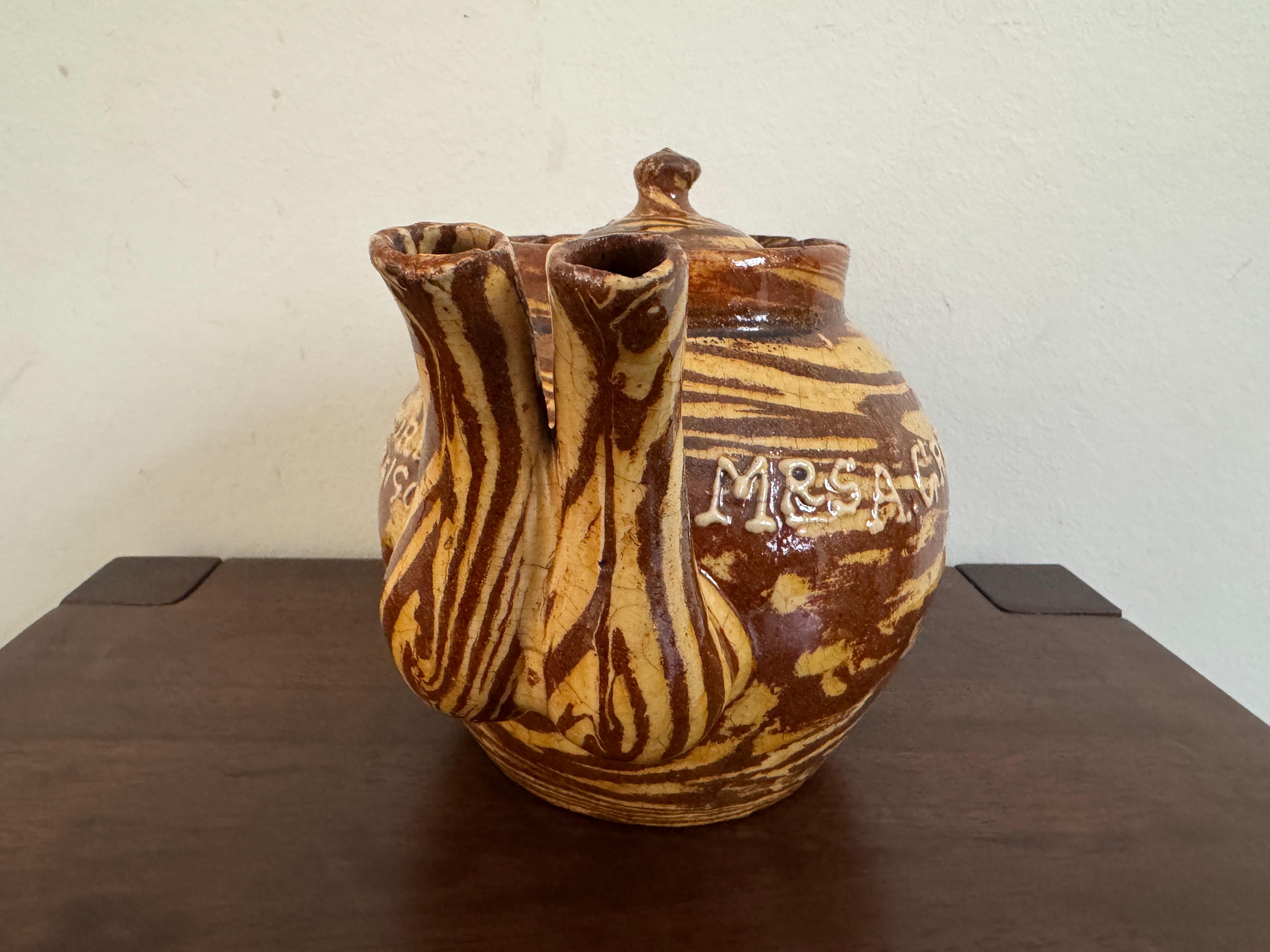 Anglais Théière à double bec en Agateware vers 1906 en vente