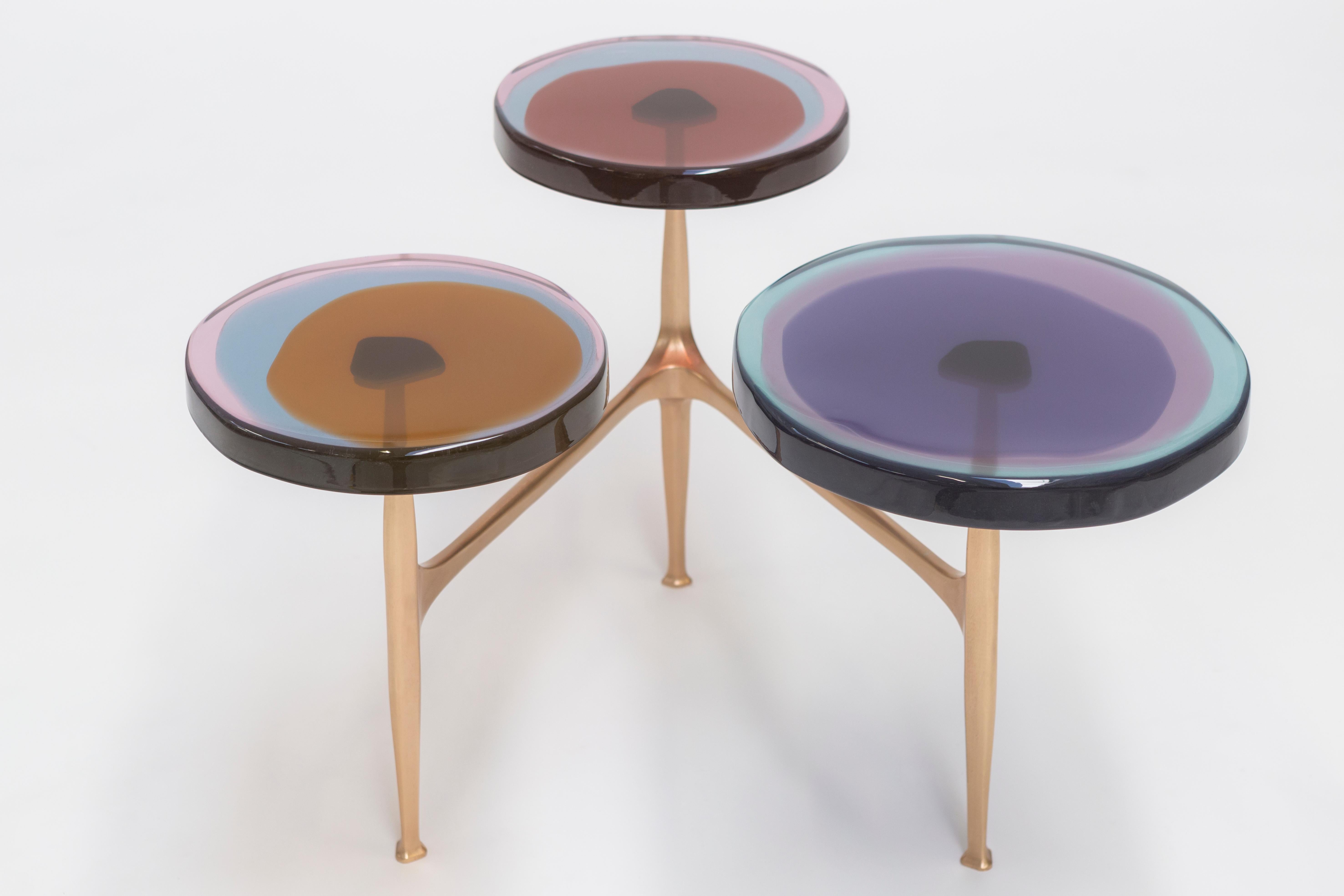 Moderne Table basse Agatha 3 par Draga & Aurel Résine et bronze, 21e siècle en vente